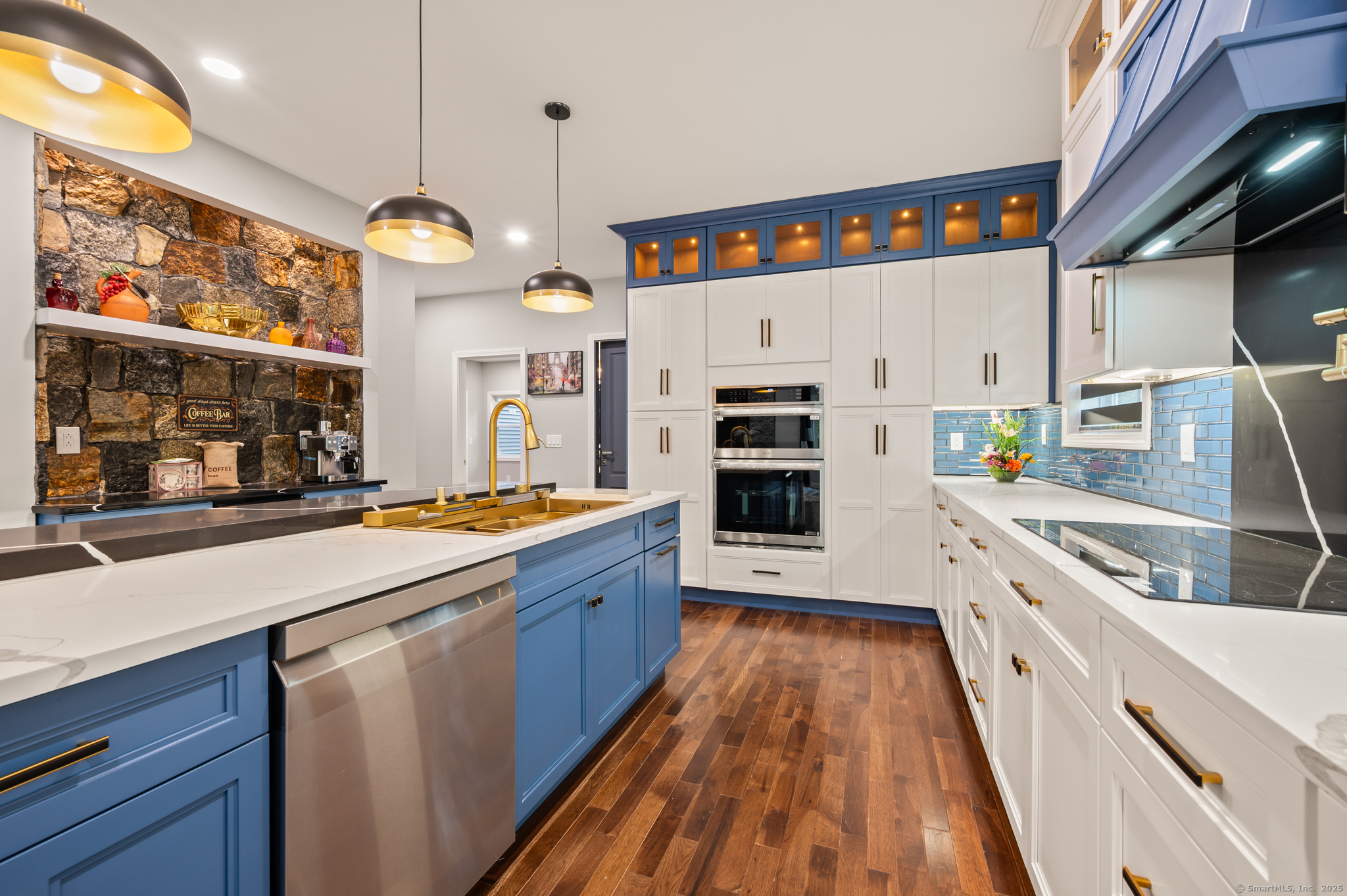 Simsbury, Connecticut, 06092, United States, 4 Bedrooms Bedrooms, ,3 BathroomsBathrooms,Residential,For Sale,1872405