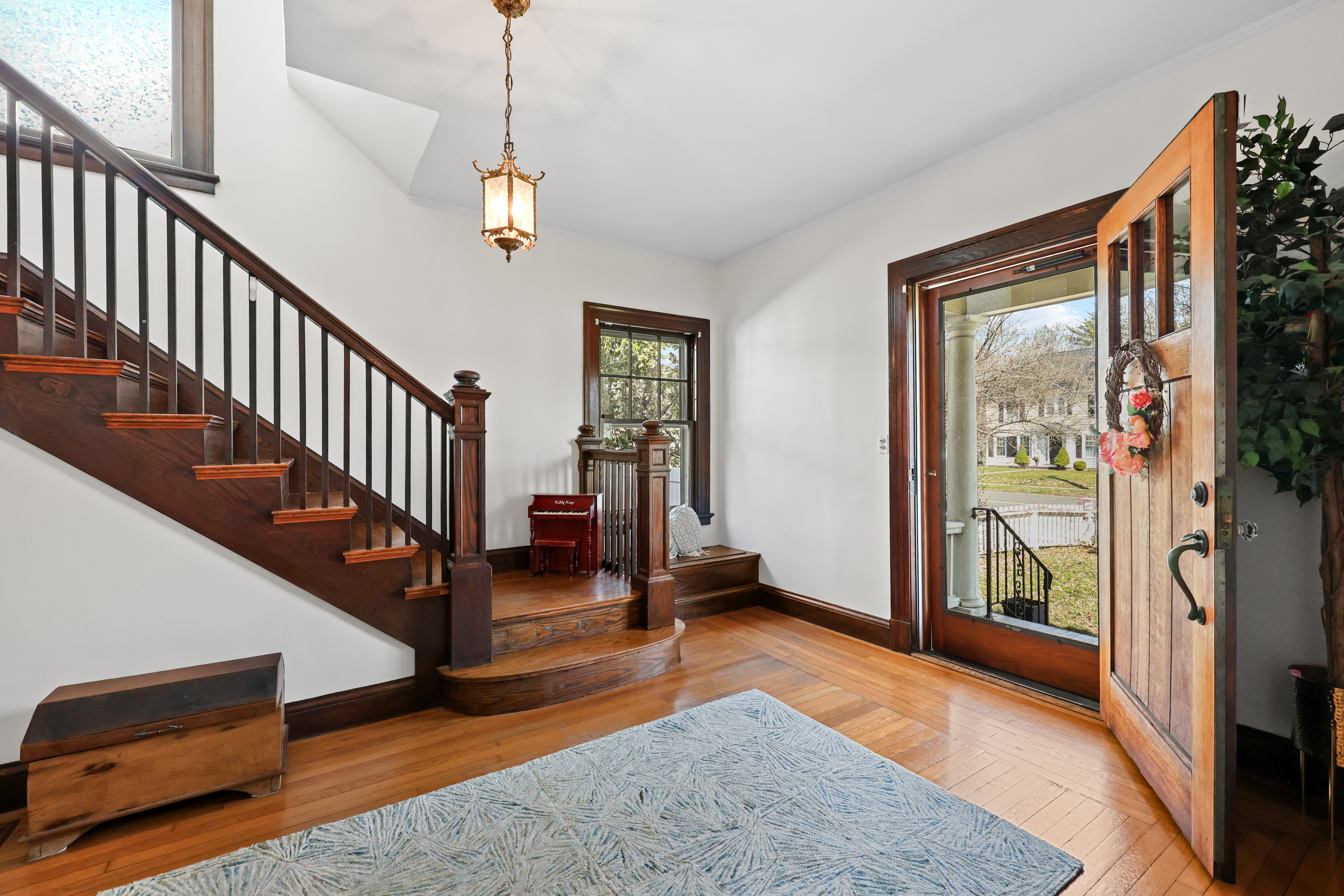  1720 Whitney Avenue - 物件實景