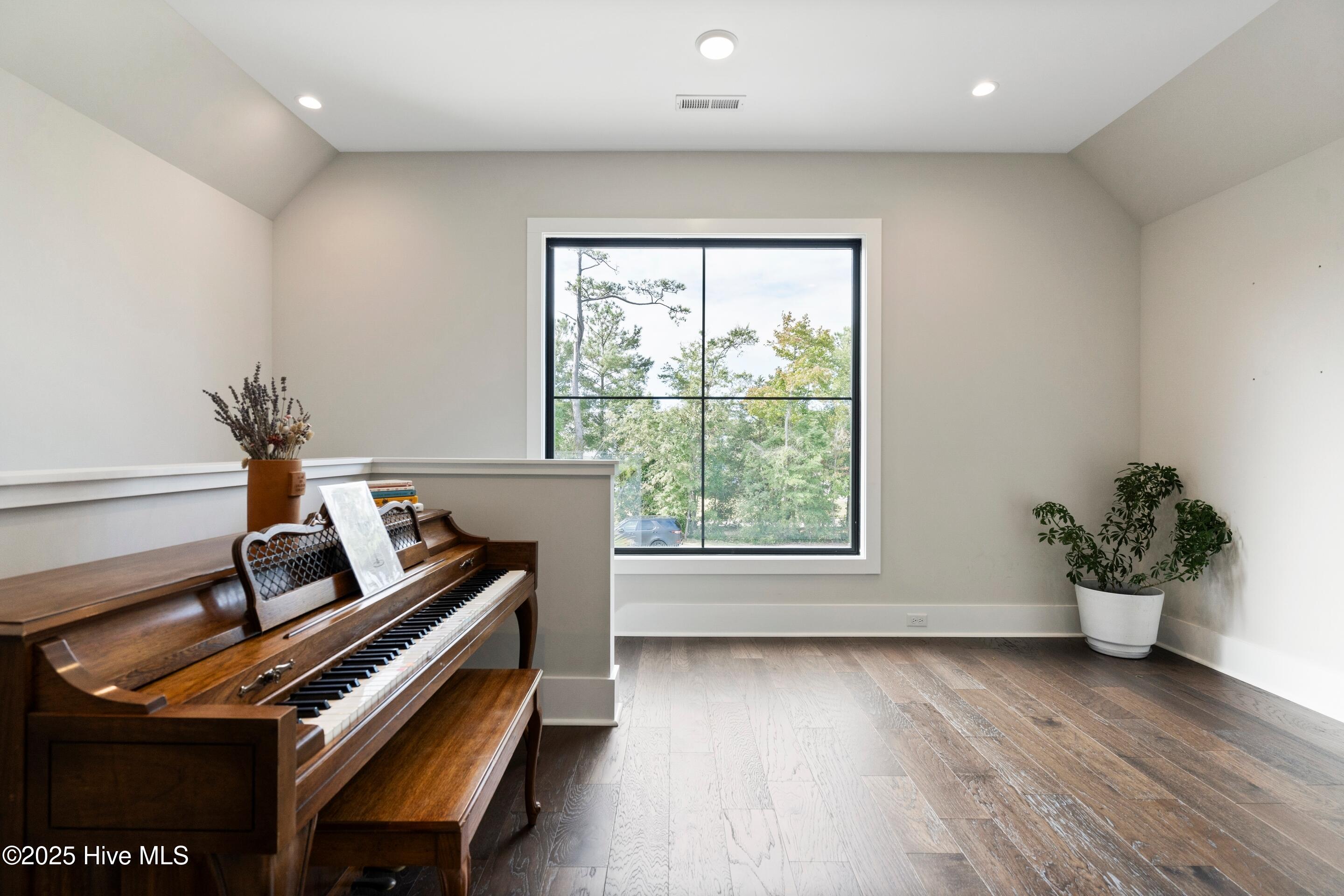 Wilmington, North Carolina, 28411, United States, 4 Bedrooms Bedrooms, ,5 BathroomsBathrooms,Residential,For Sale,1992122