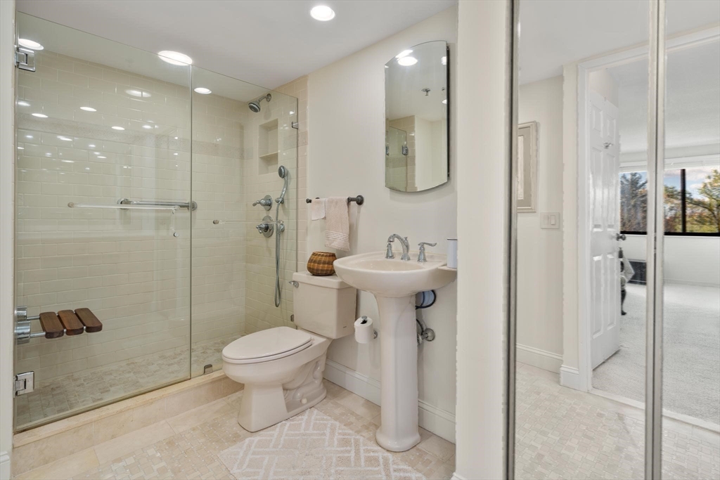 Newton, Massachusetts, 02467, United States, 2 Bedrooms Bedrooms, ,2 BathroomsBathrooms,Residential,For Sale,1987571