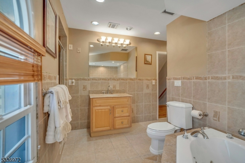 West Orange Twp., New Jersey, 07052, United States, 6 Bedrooms Bedrooms, ,4 BathroomsBathrooms,Residential,For Sale,1934575