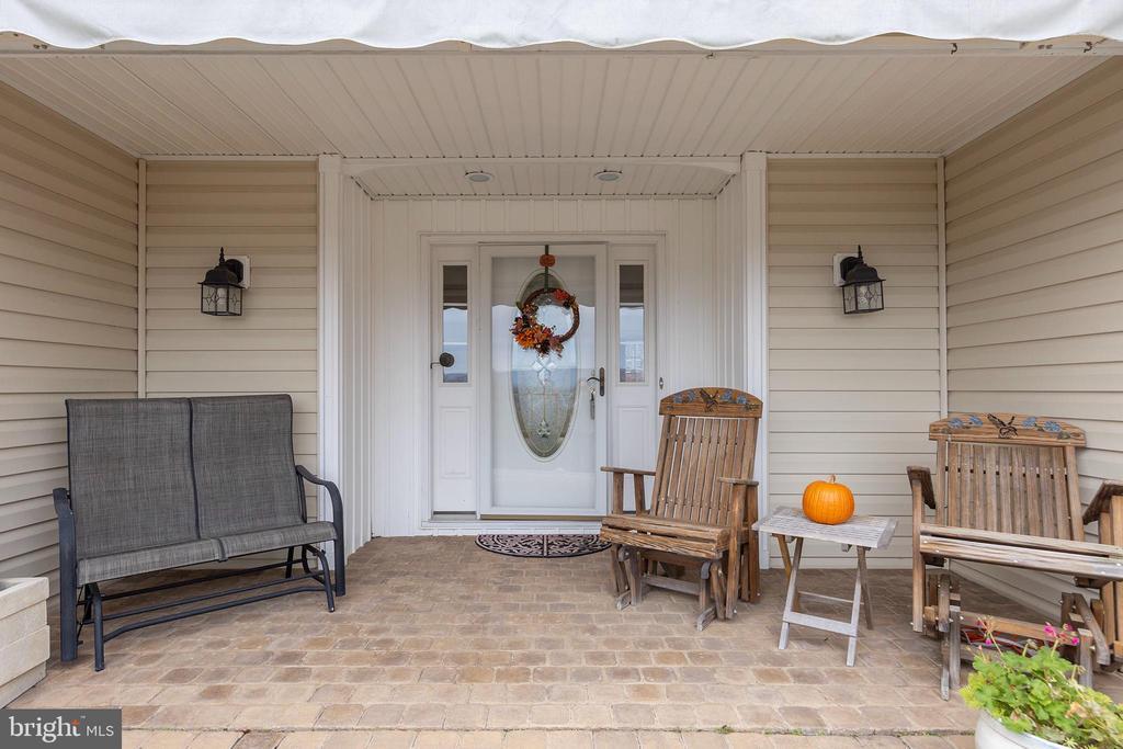 Strasburg, Virginia, 22657, United States, 2 Bedrooms Bedrooms, ,2 BathroomsBathrooms,Residential,For Sale,1996820