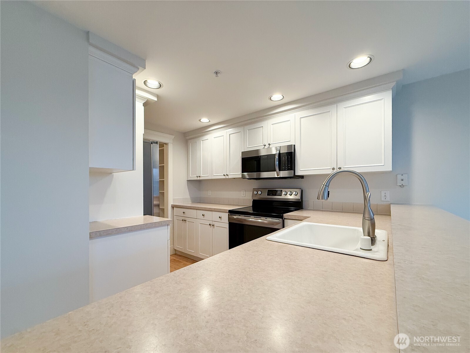 Seattle, Washington, 98199, United States, 2 Bedrooms Bedrooms, ,2 BathroomsBathrooms,Residential,For Sale,1998724