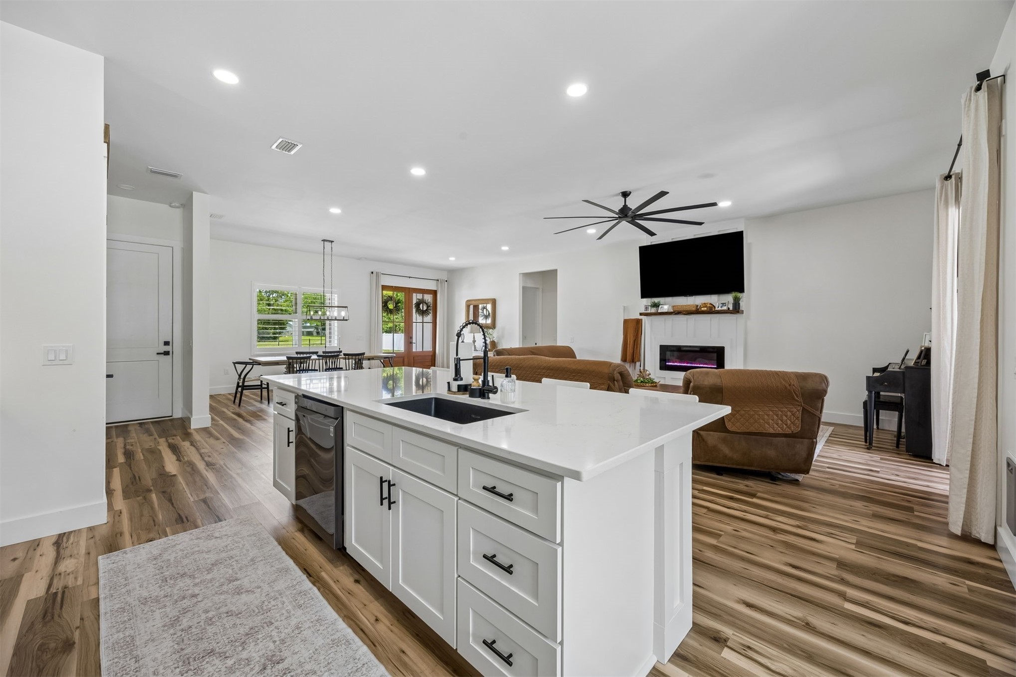 Callahan, Florida, 32011, United States, 4 Bedrooms Bedrooms, ,2 BathroomsBathrooms,Residential,For Sale,2049418