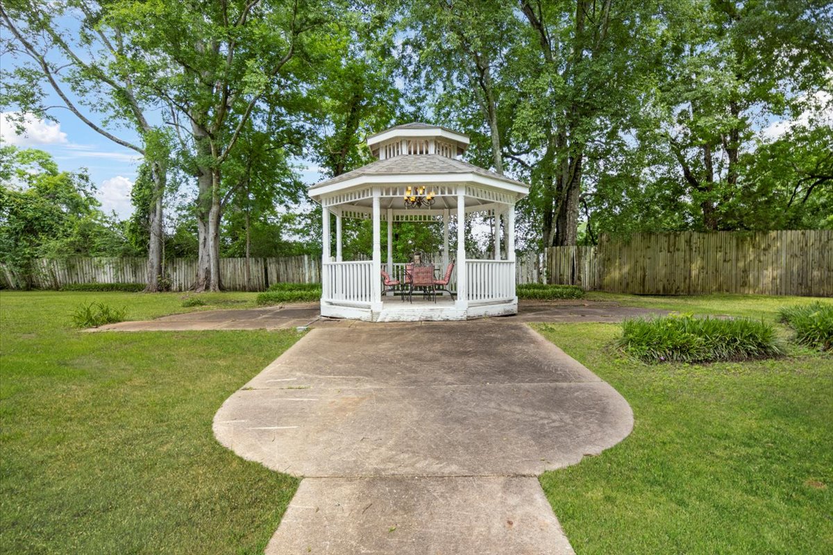 Carthage, Texas, 75633, United States, 5 Bedrooms Bedrooms, ,4 BathroomsBathrooms,Residential,For Sale,1804016