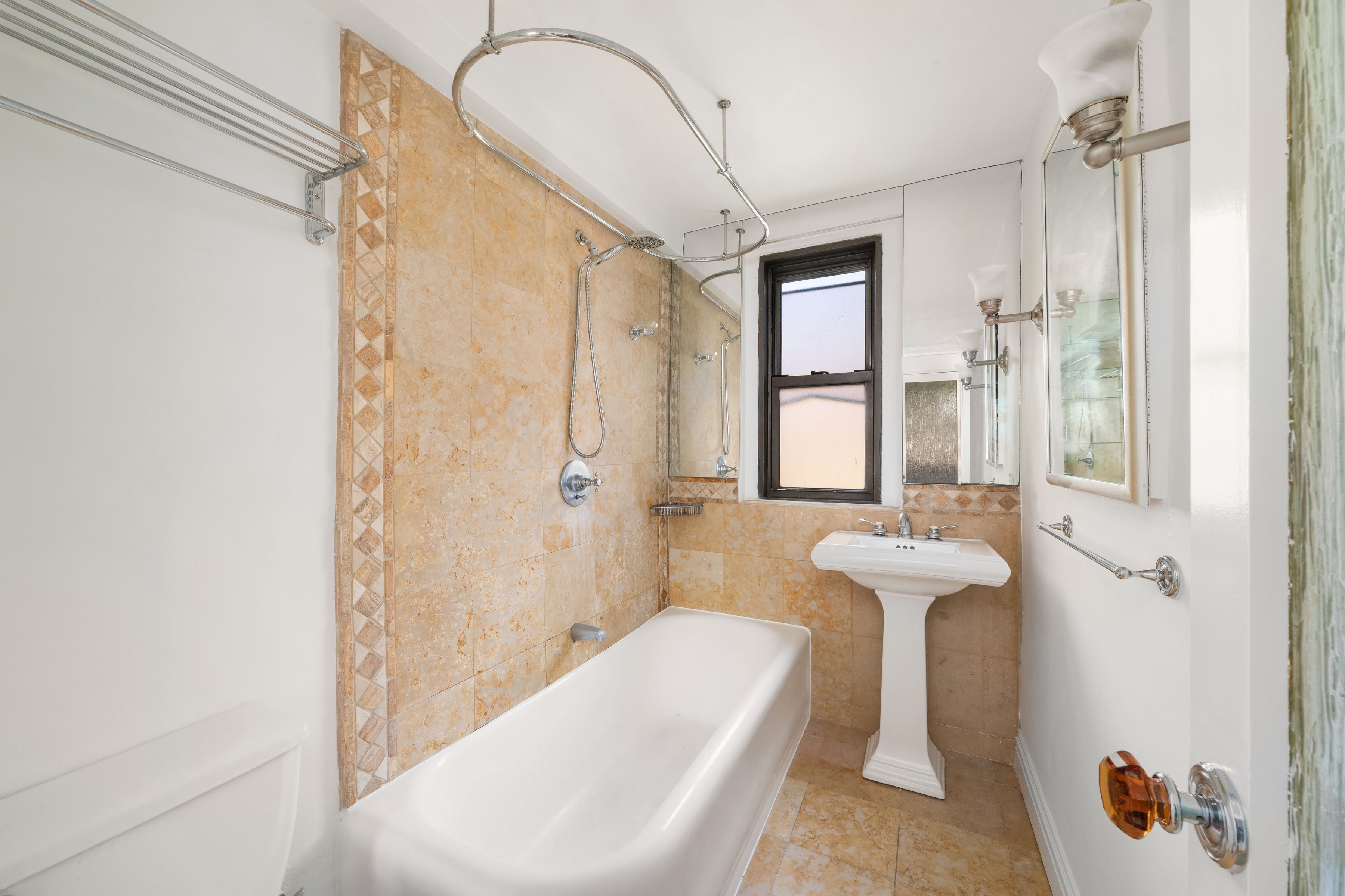  Spacious 1 Bedroom - 物件實景