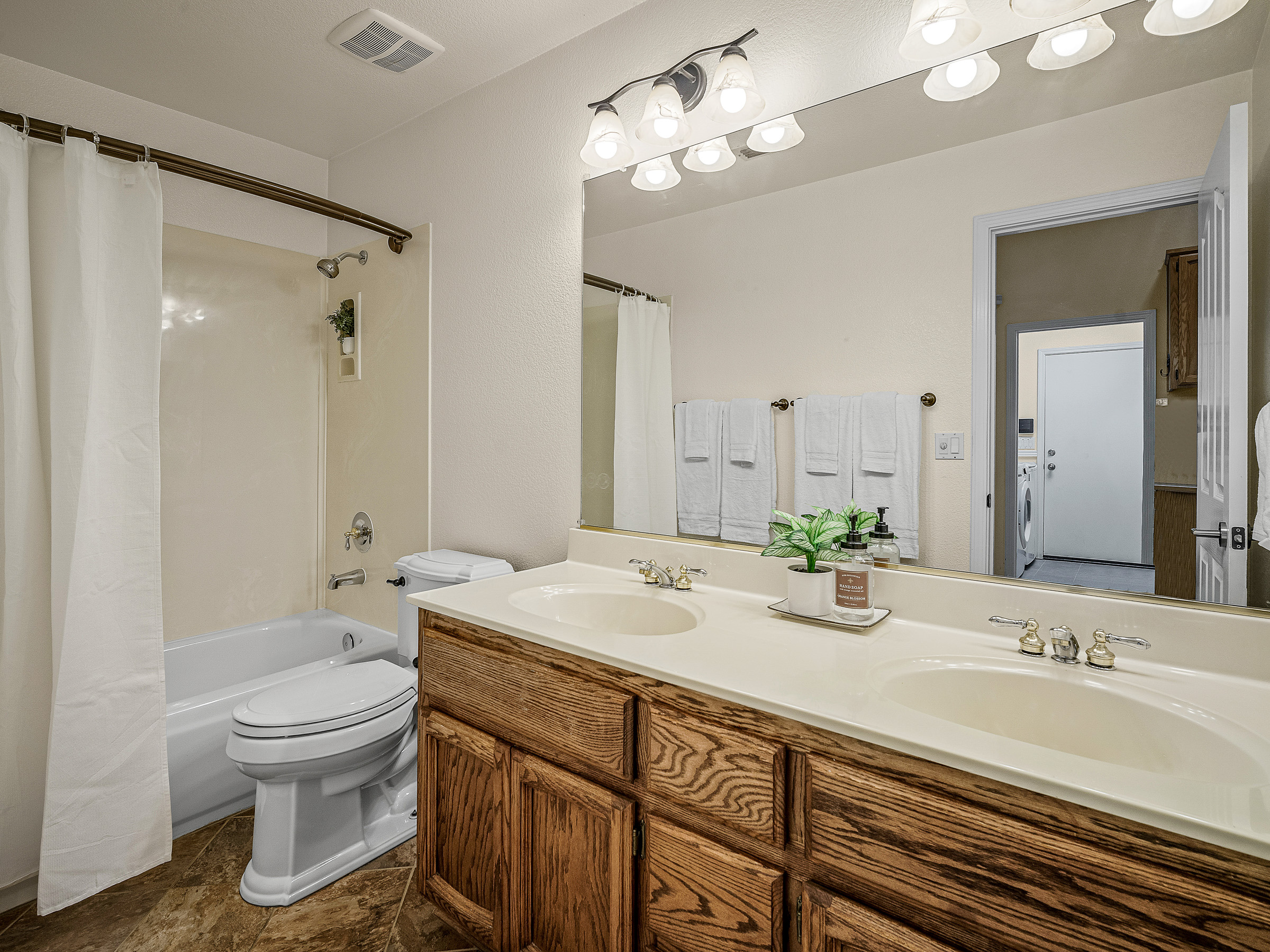  8959 Augustine Court, Orangevale, CA 95662 - 物件實景