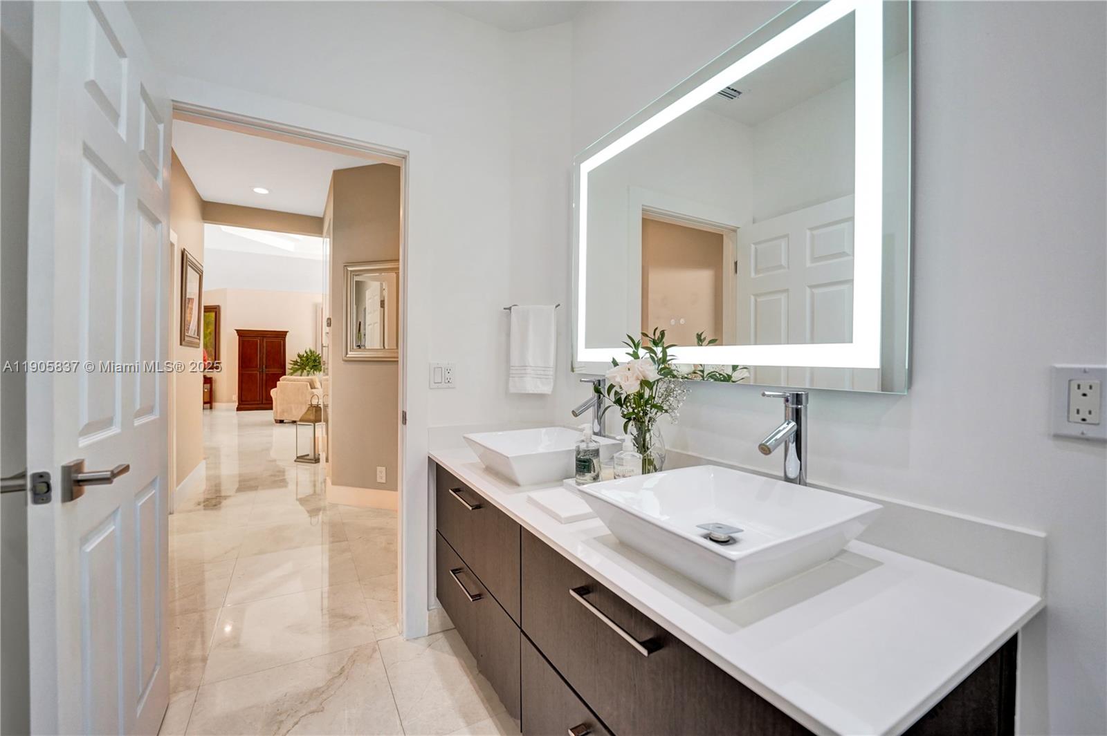 Weston, Florida, 33327, United States, 5 Bedrooms Bedrooms, ,3 BathroomsBathrooms,Residential,For Sale,1991859