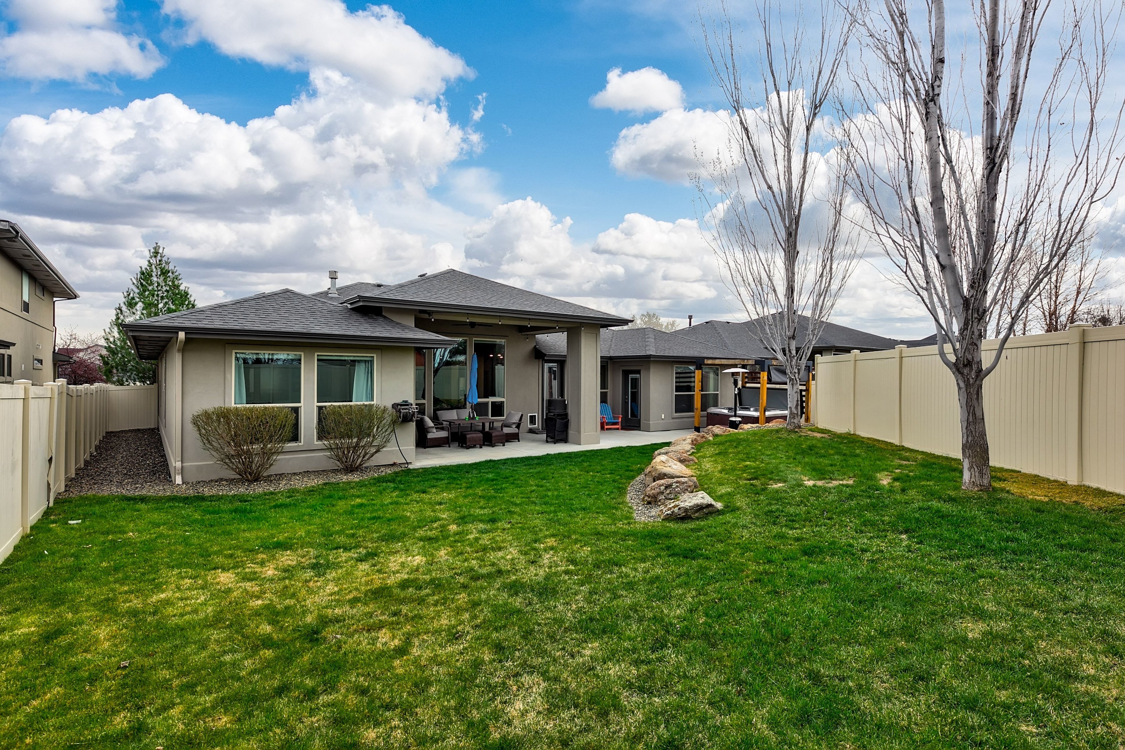  Beautiful Single Level - Former Builder Model Home - 物件實景