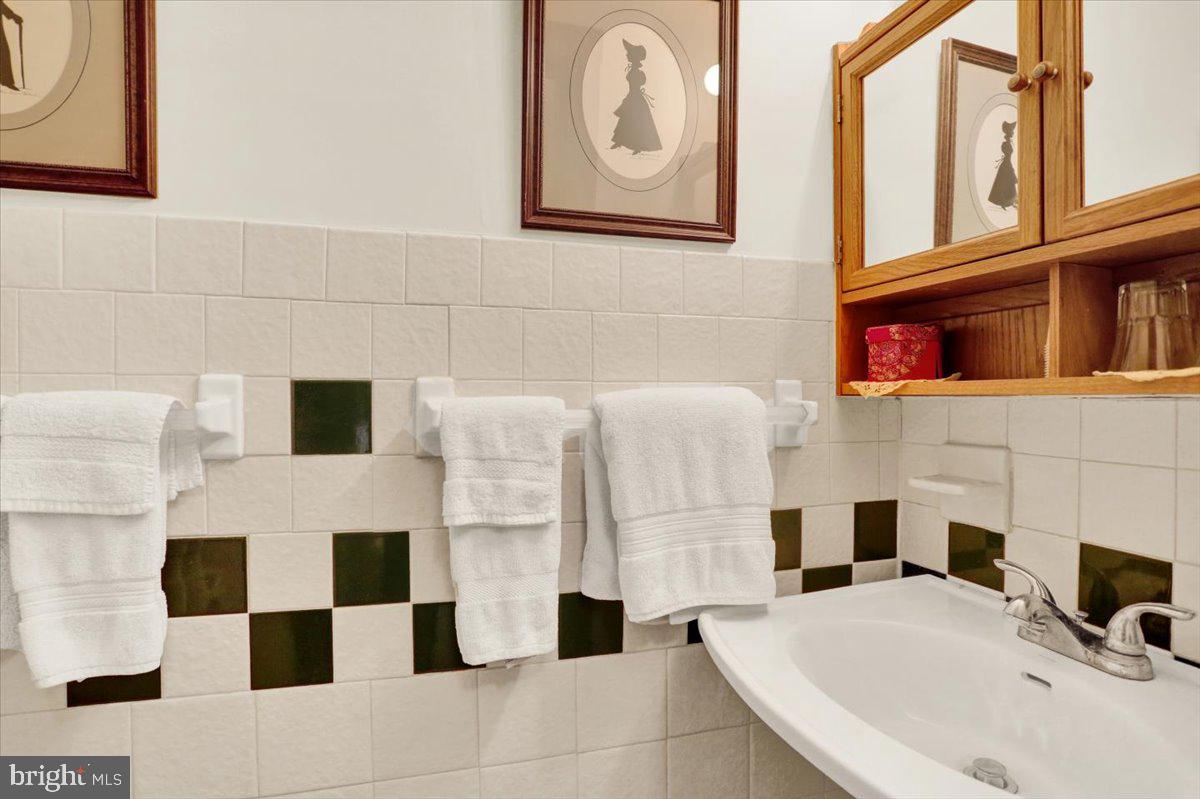 Manheim, Pennsylvania, 17545, United States, 6 Bedrooms Bedrooms, ,8 BathroomsBathrooms,Residential,For Sale,1896454