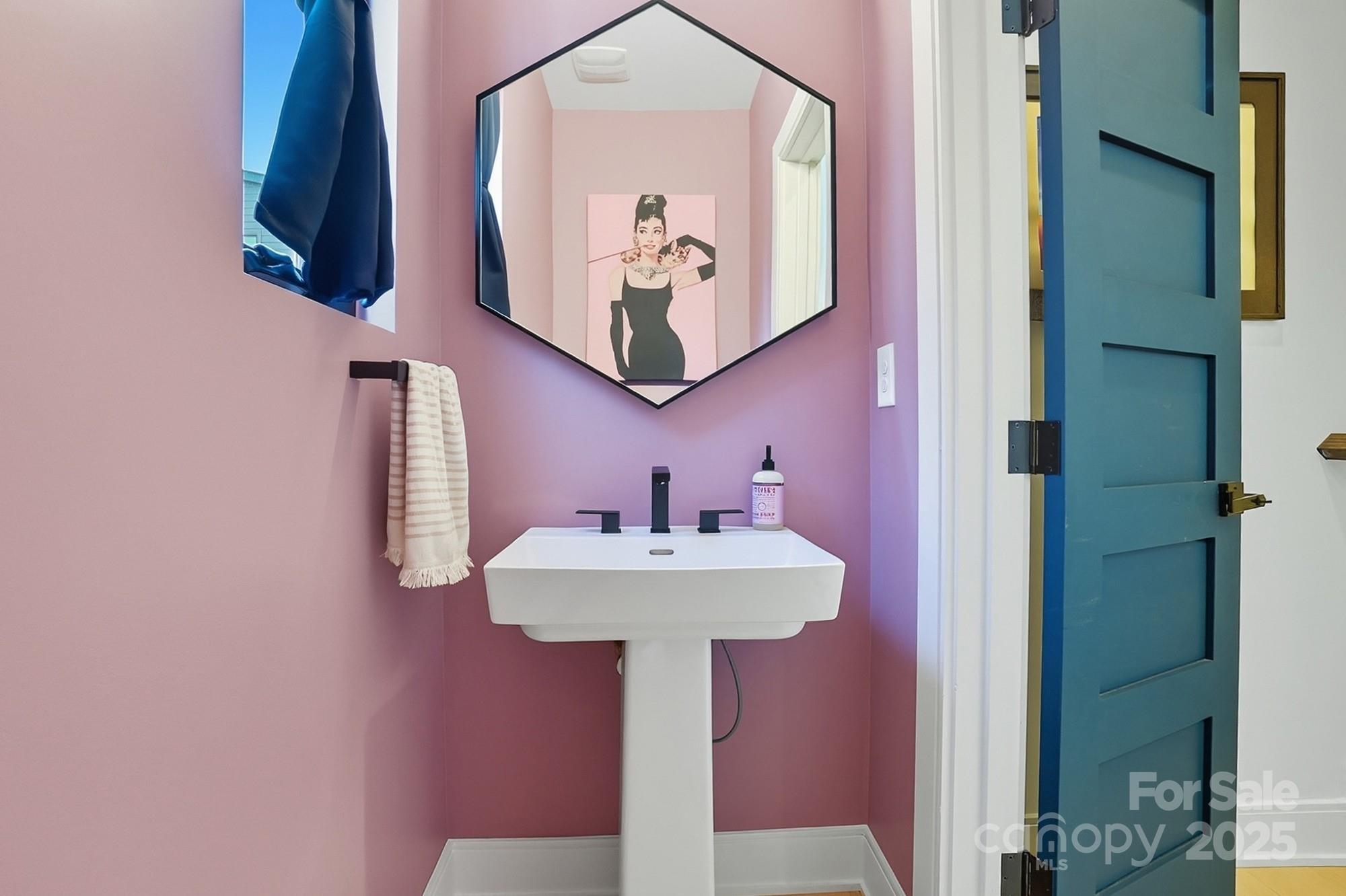 Charlotte, North Carolina, 28205, United States, 2 Bedrooms Bedrooms, ,3 BathroomsBathrooms,Residential,For Sale,1956240