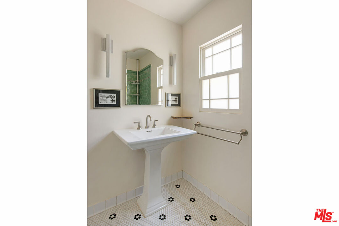 Los Angeles, California, 90031, United States, 2 Bedrooms Bedrooms, ,1 BathroomBathrooms,Residential,For Sale,1942306