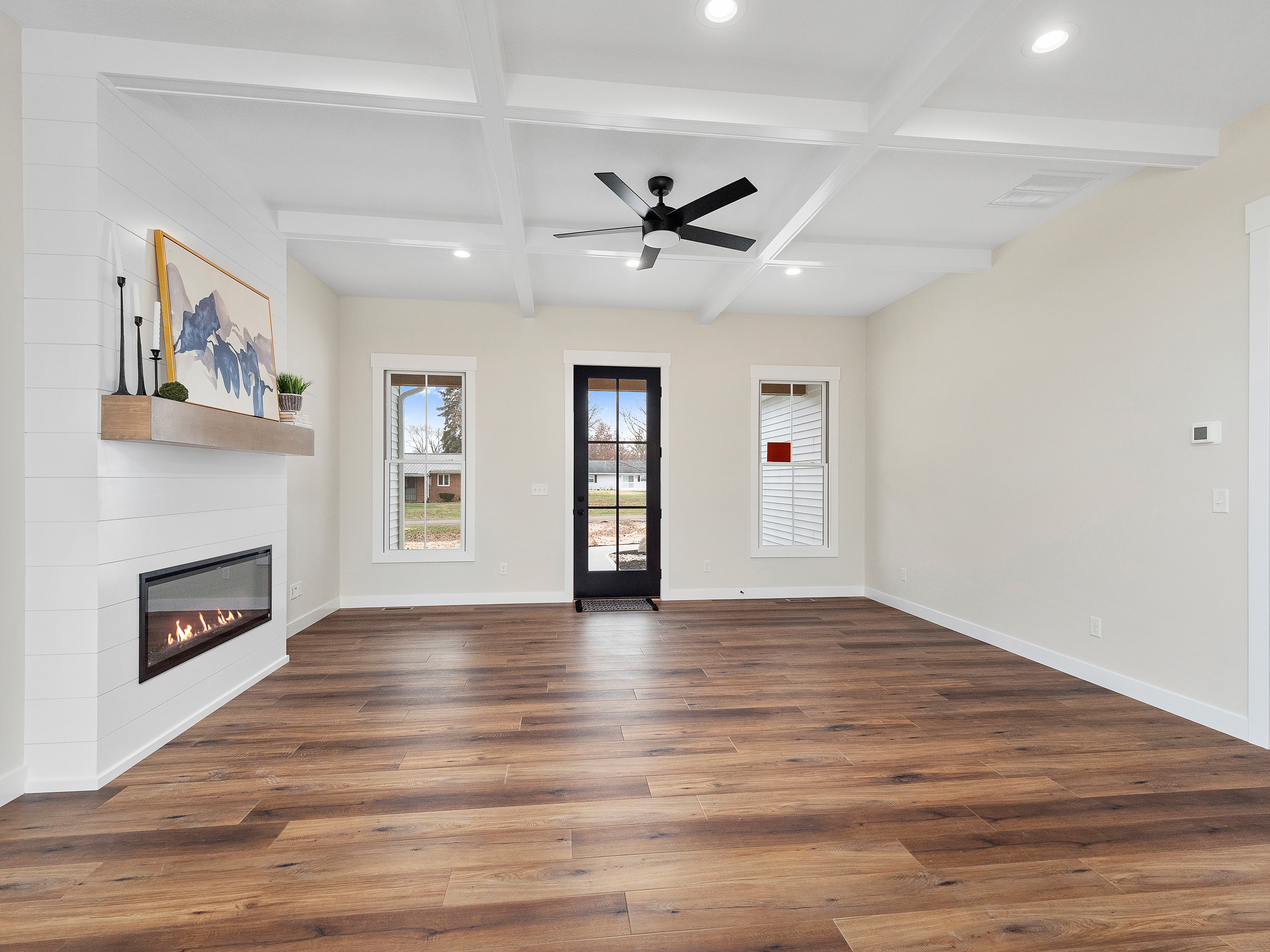  Modern Farmhouse w/ High-End Finishes - 物件實景
