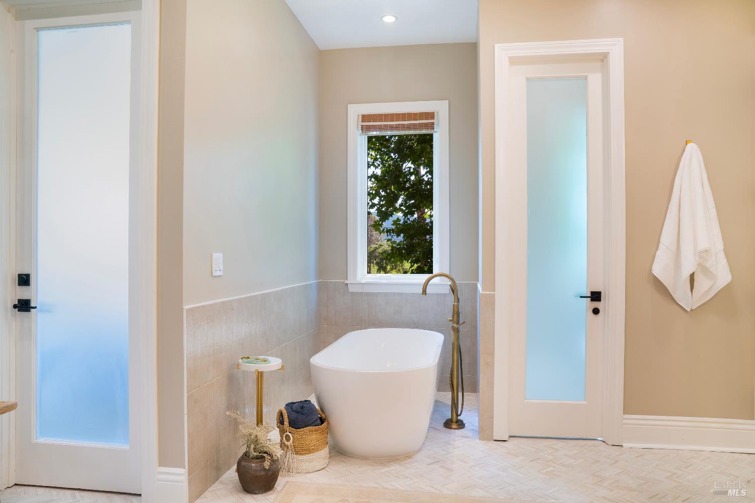 Calistoga, California, 94515, United States, 4 Bedrooms Bedrooms, ,5 BathroomsBathrooms,Residential,For Sale,1882697