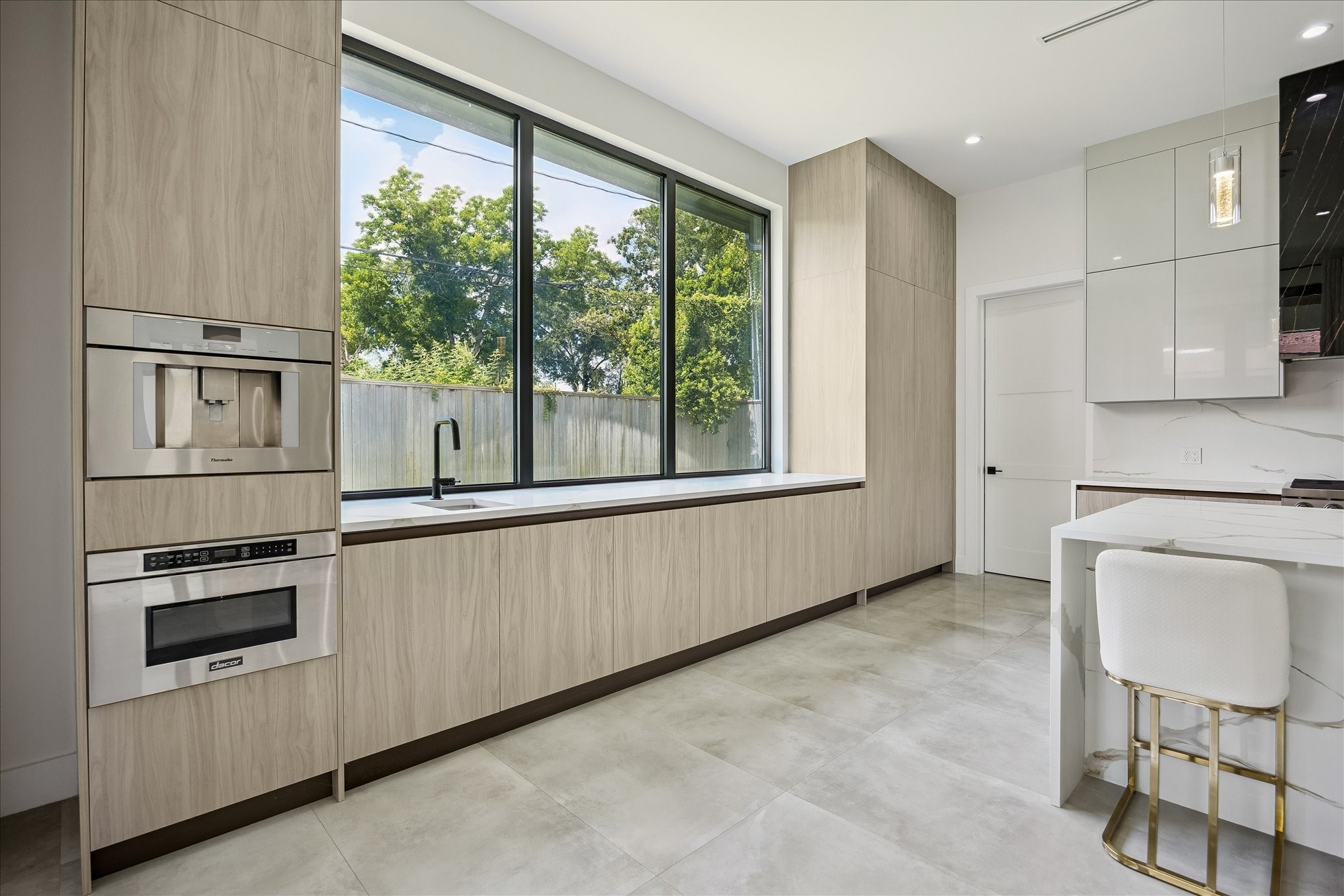  9909 Larston Street - 物件實景
