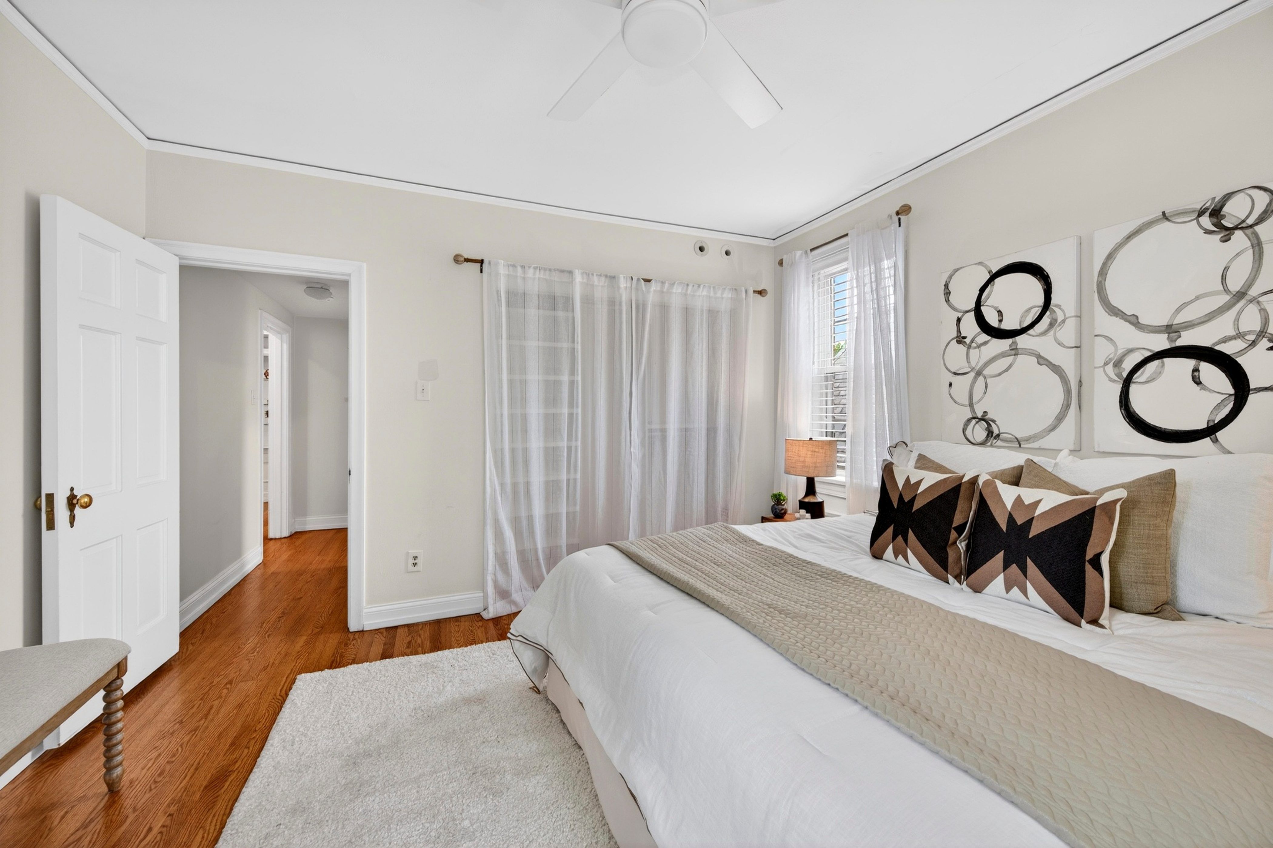 Charming 2-Bed, 2-Bath Second-Floor Unit with Modern Updates - 物件實景