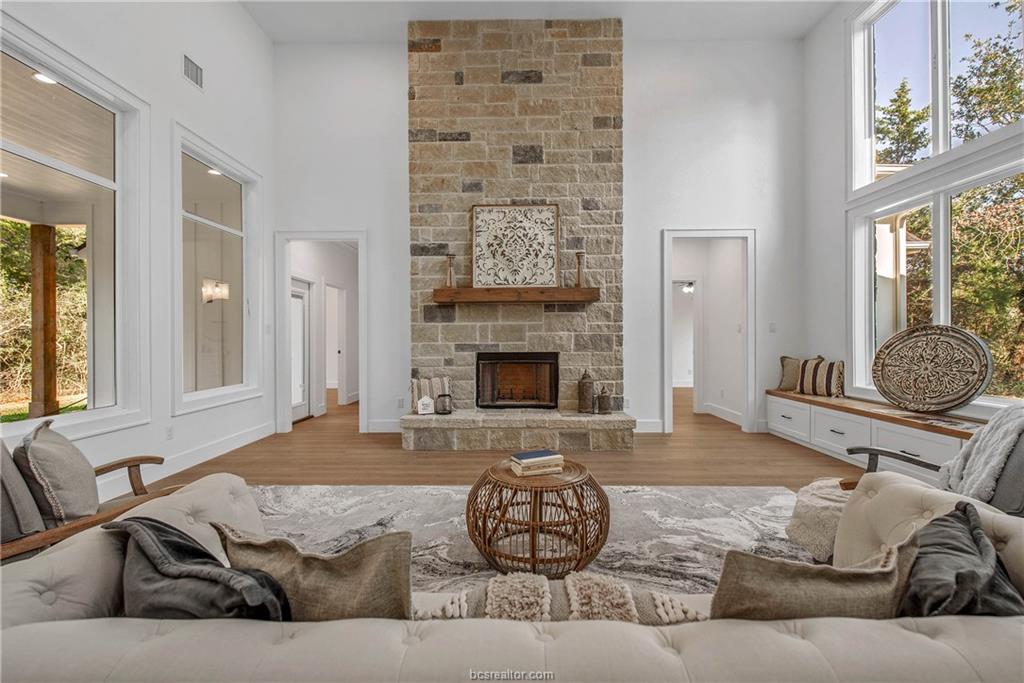 Franklin, Texas, 77856, United States, 4 Bedrooms Bedrooms, ,4 BathroomsBathrooms,Residential,For Sale,1880669