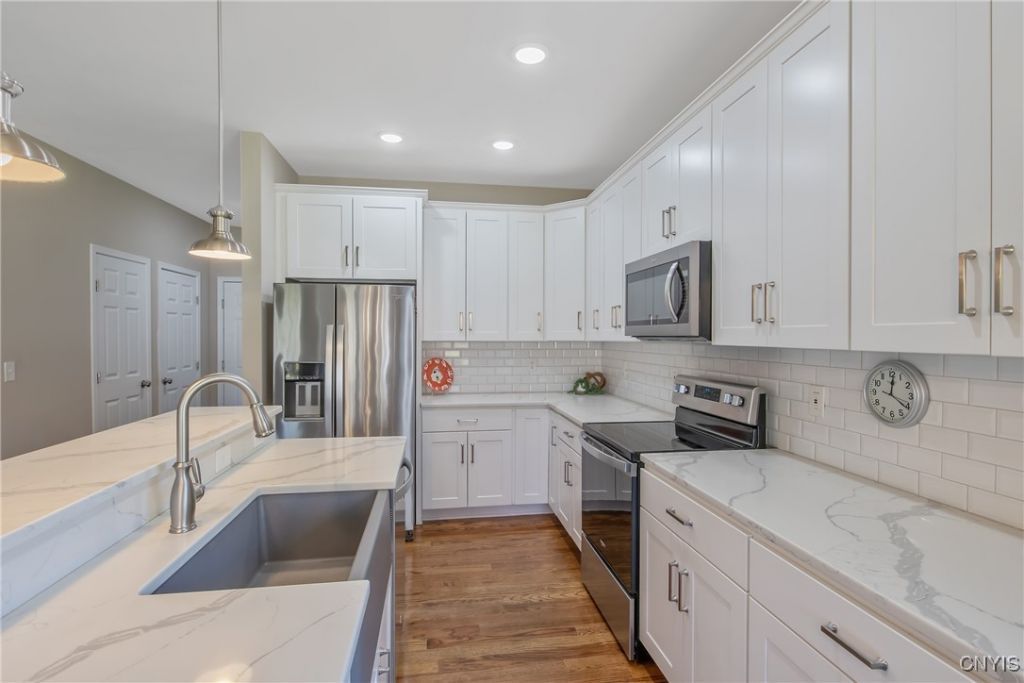 Liverpool, New York, 13090, United States, 3 Bedrooms Bedrooms, ,2 BathroomsBathrooms,Residential,For Sale,1972941