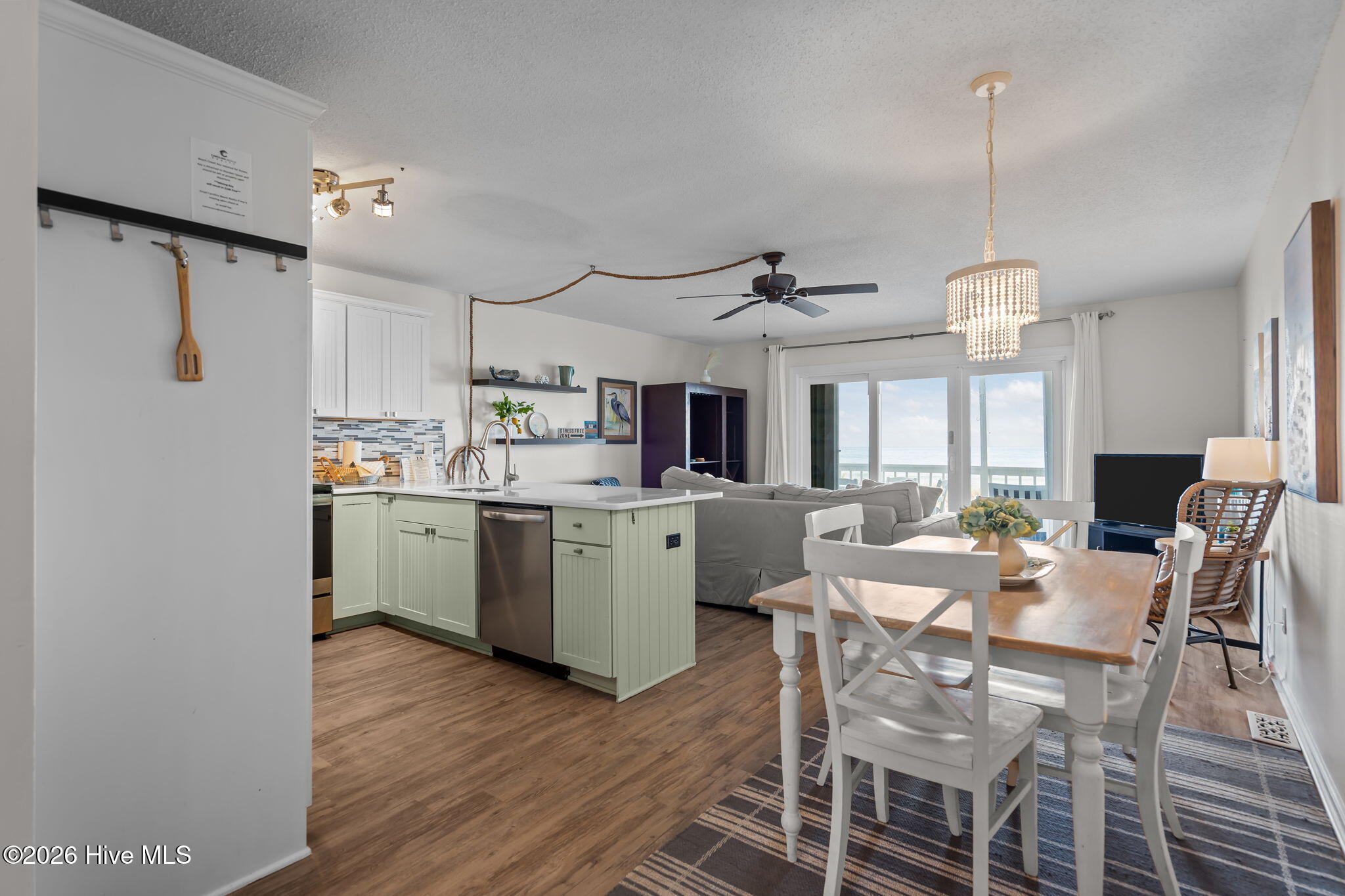 Carolina Beach, North Carolina, 28428, United States, 2 Bedrooms Bedrooms, ,2 BathroomsBathrooms,Residential,For Sale,2010821