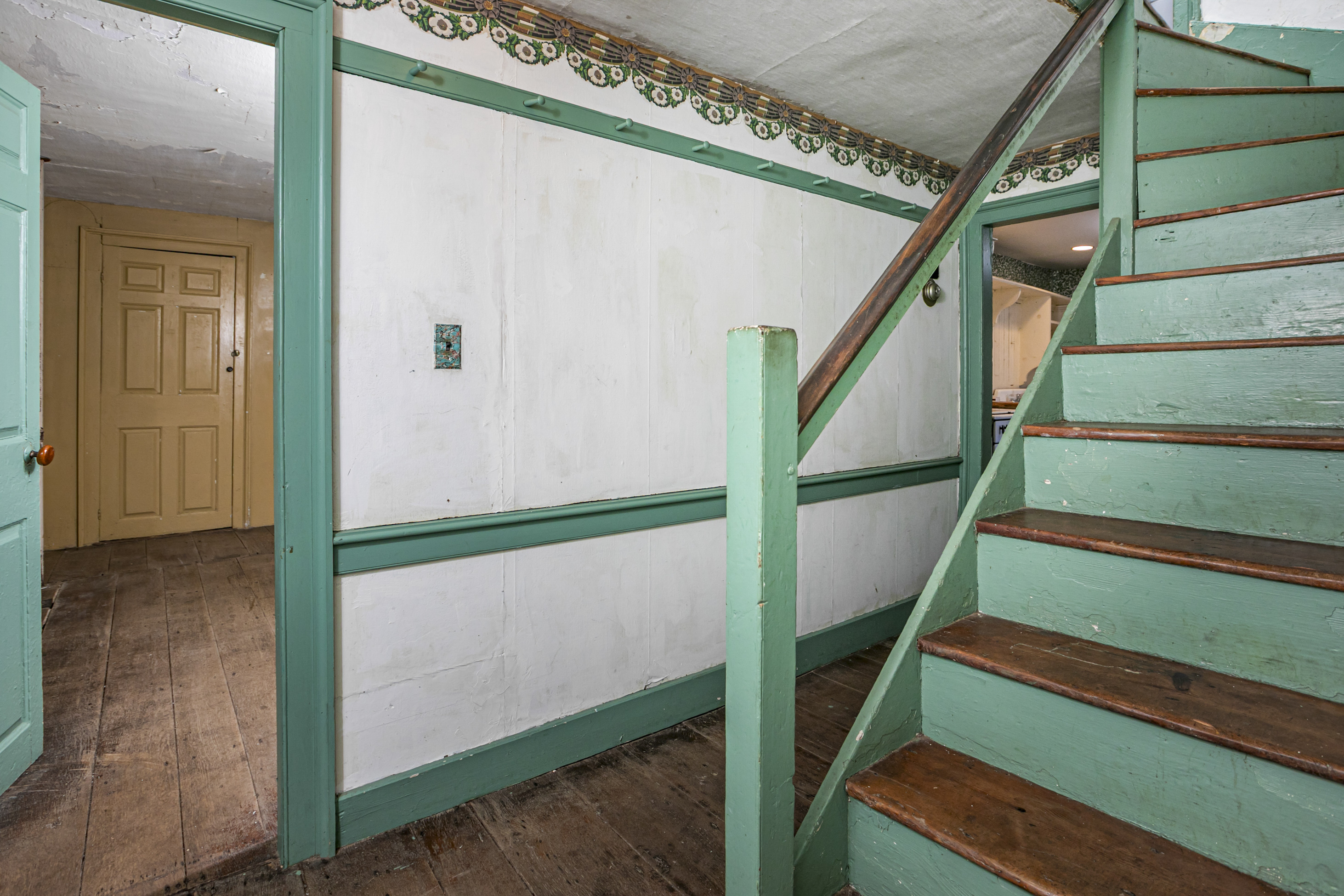  An Early American Treasure on a Lovely Lot with a Barn - 物件實景