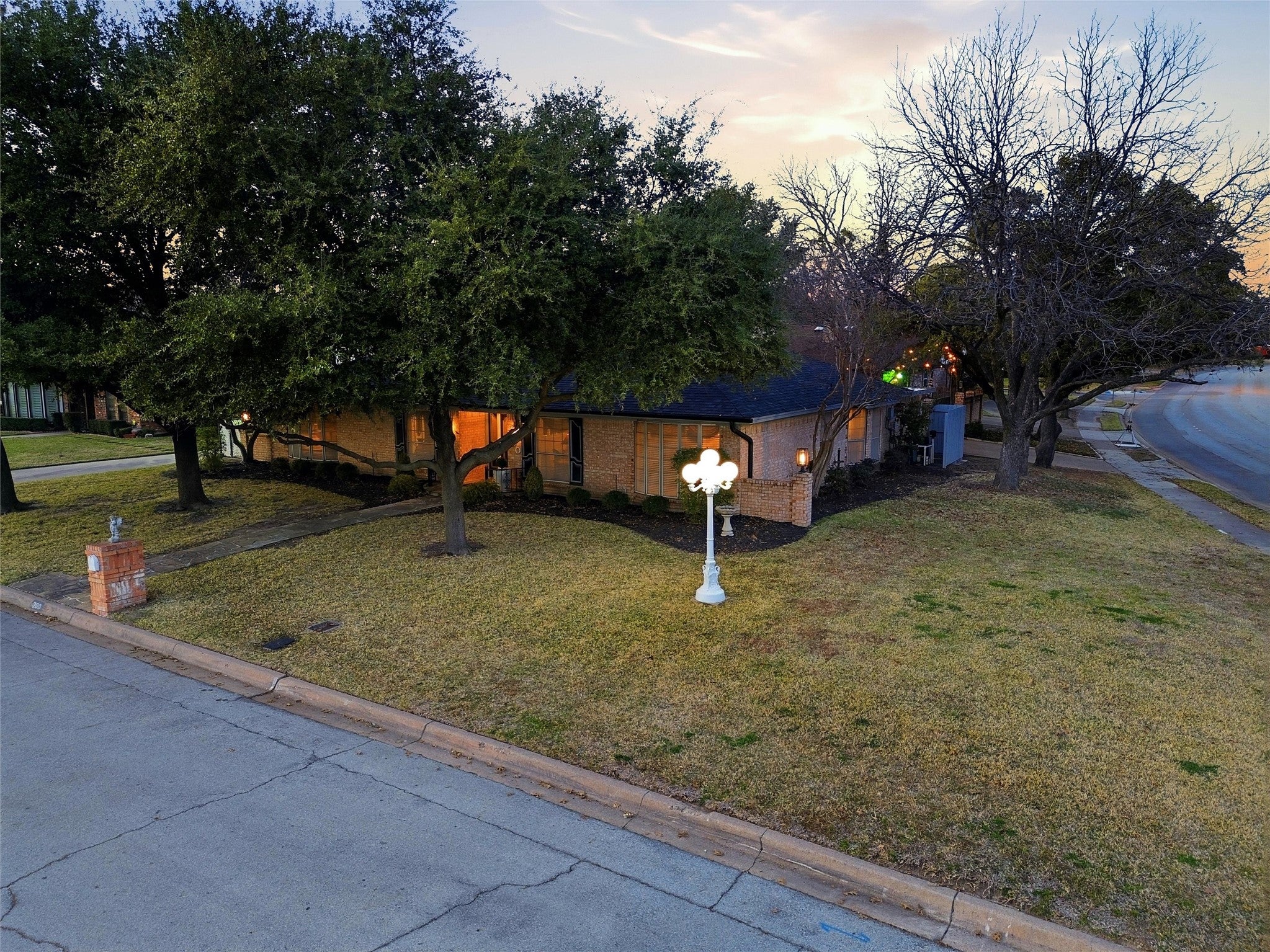 Hurst, Texas, 76054, United States, 4 Bedrooms Bedrooms, ,3 BathroomsBathrooms,Residential,For Sale,2024676
