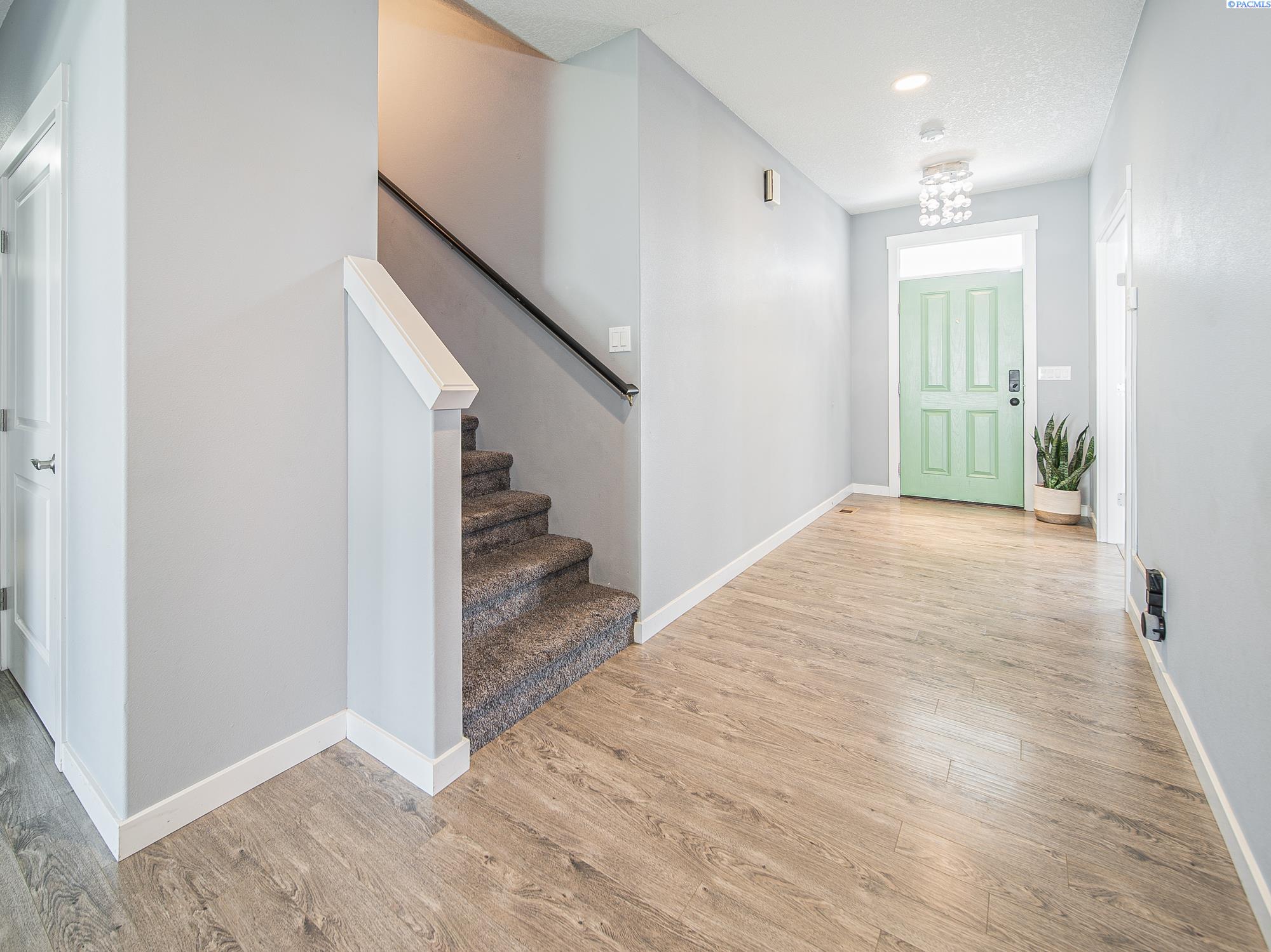 Pasco, Washington, 99301, United States, 4 Bedrooms Bedrooms, ,3 BathroomsBathrooms,Residential,For Sale,1933417