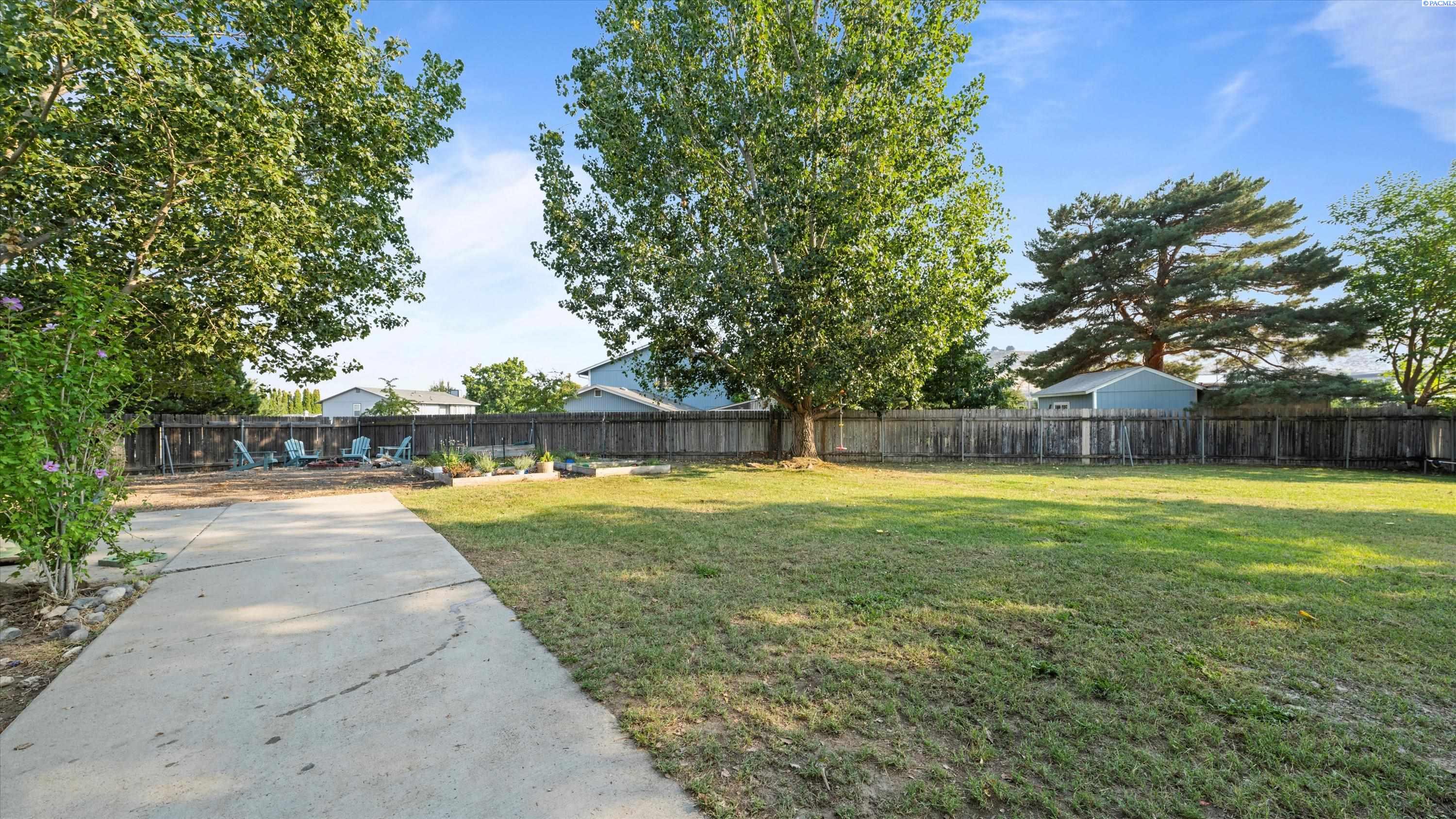 Kennewick, Washington, 99338, United States, 4 Bedrooms Bedrooms, ,1 BathroomBathrooms,Residential,For Sale,1933317