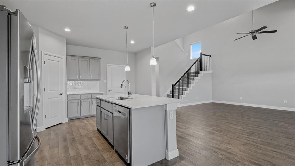 Mansfield, Texas, 76063, United States, 5 Bedrooms Bedrooms, ,3 BathroomsBathrooms,Residential,For Sale,1937196
