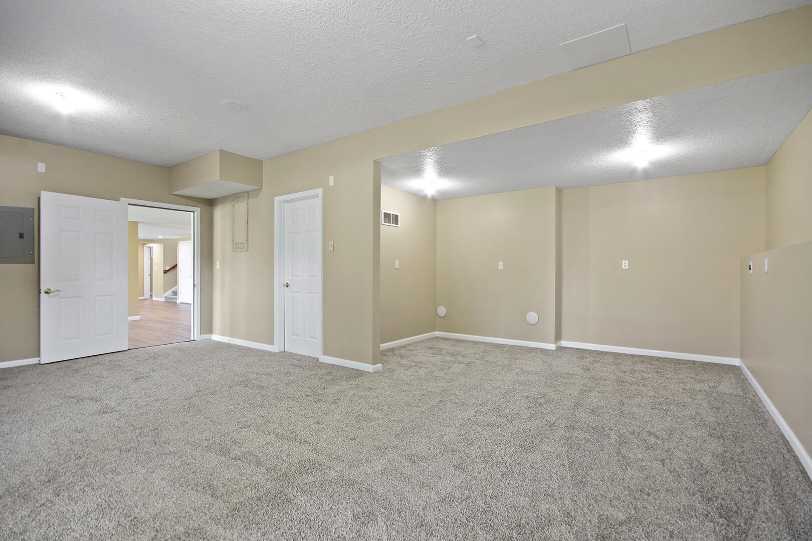 COLUMBIA, Missouri, 65203, United States, 5 Bedrooms Bedrooms, ,4 BathroomsBathrooms,Residential,For Sale,1934961