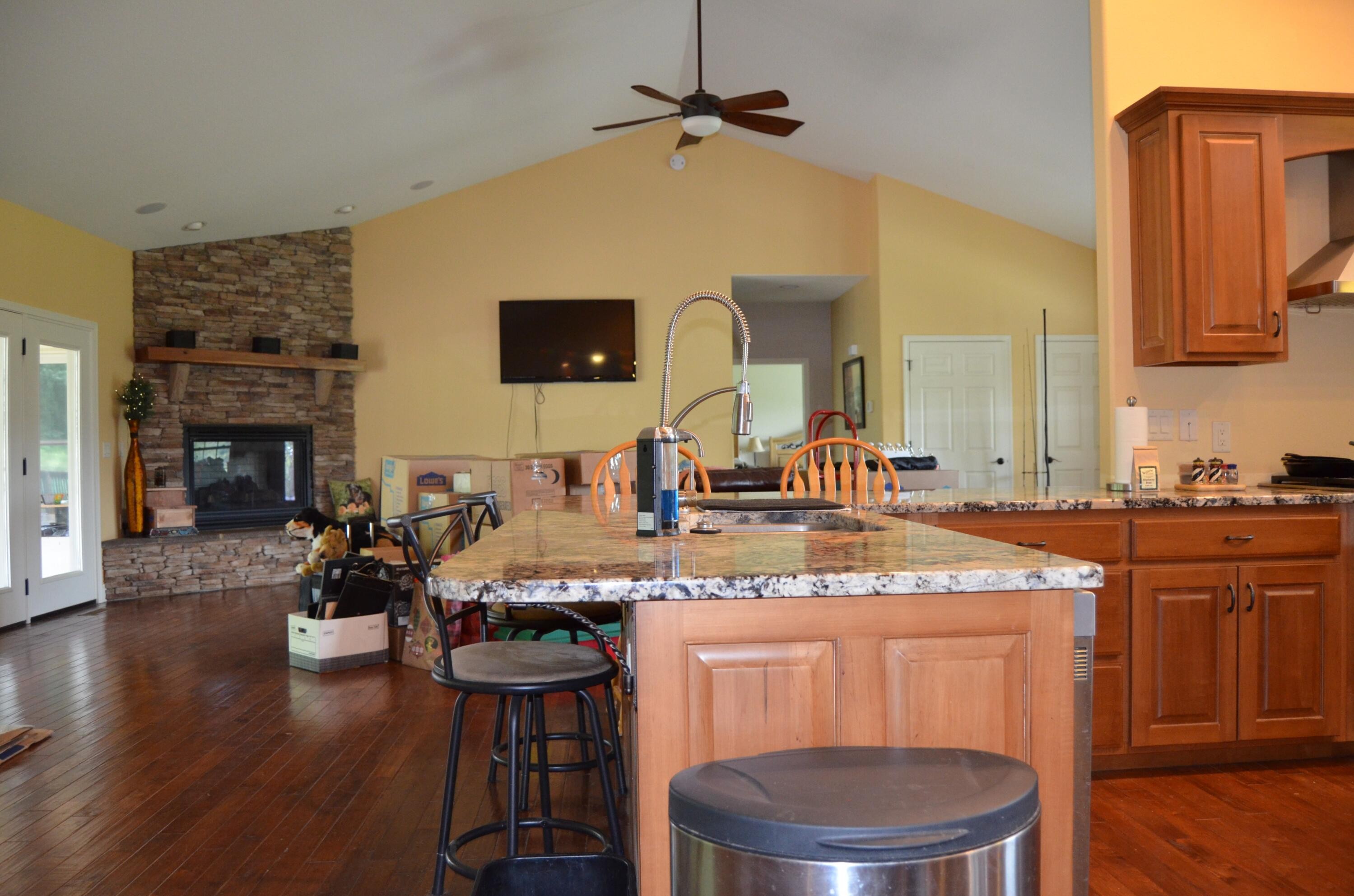 Crossville, Tennessee, 38571, United States, 4 Bedrooms Bedrooms, ,4 BathroomsBathrooms,Residential,For Sale,1916408