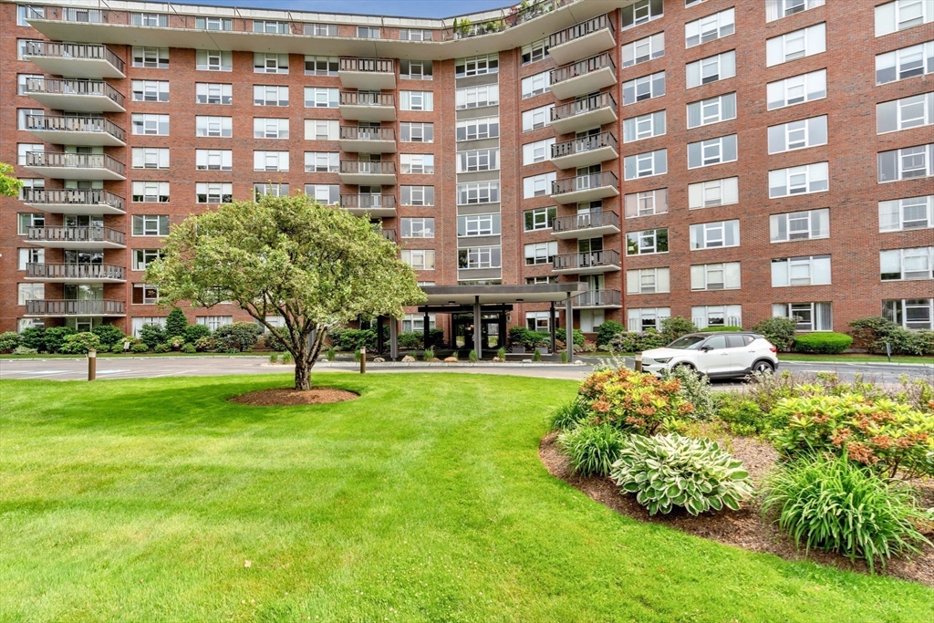Newton, Massachusetts, 02467, United States, 2 Bedrooms Bedrooms, ,2 BathroomsBathrooms,Residential,For Sale,1847523