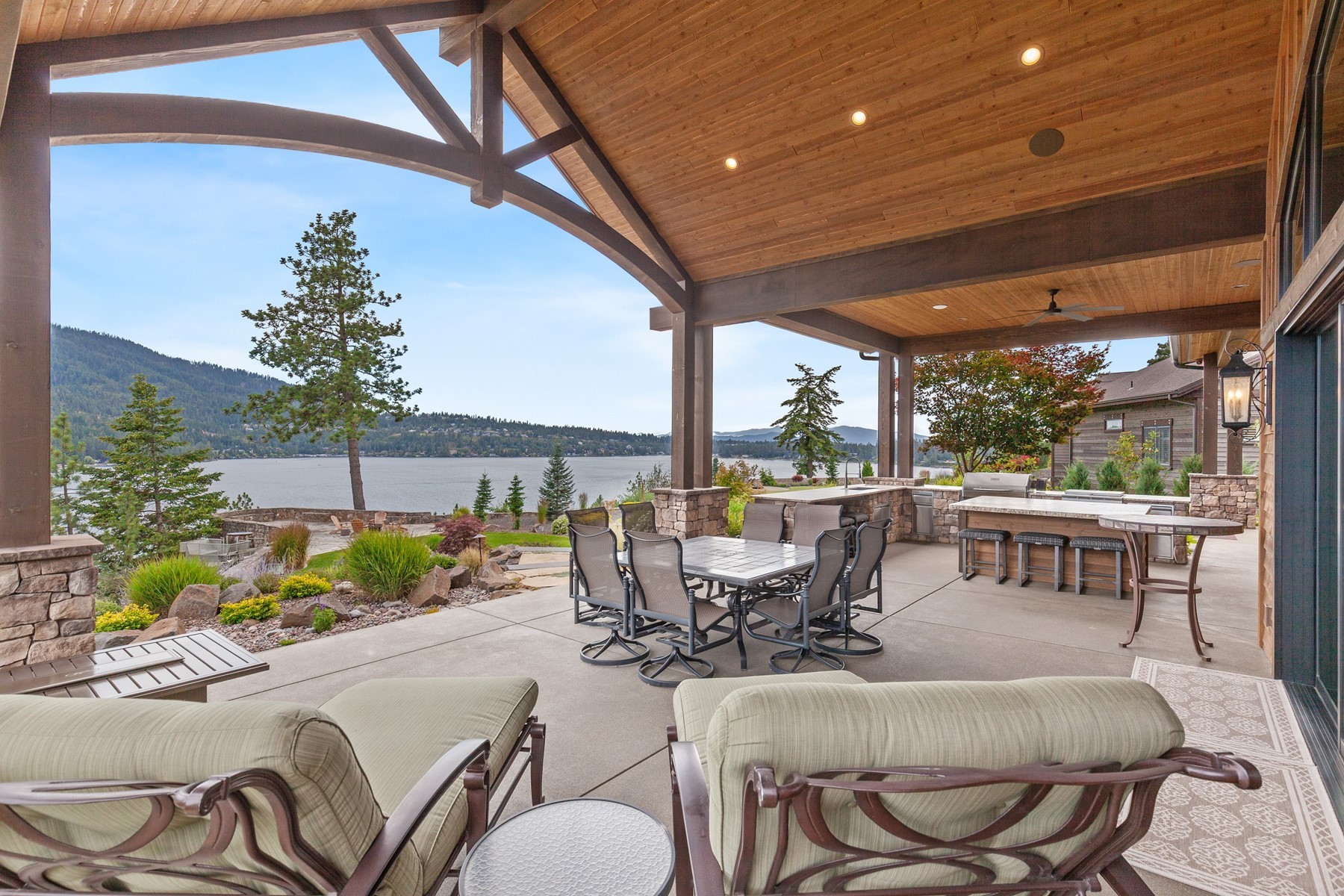 Rare Custom Retreat at Hayden Lake - 物件實景