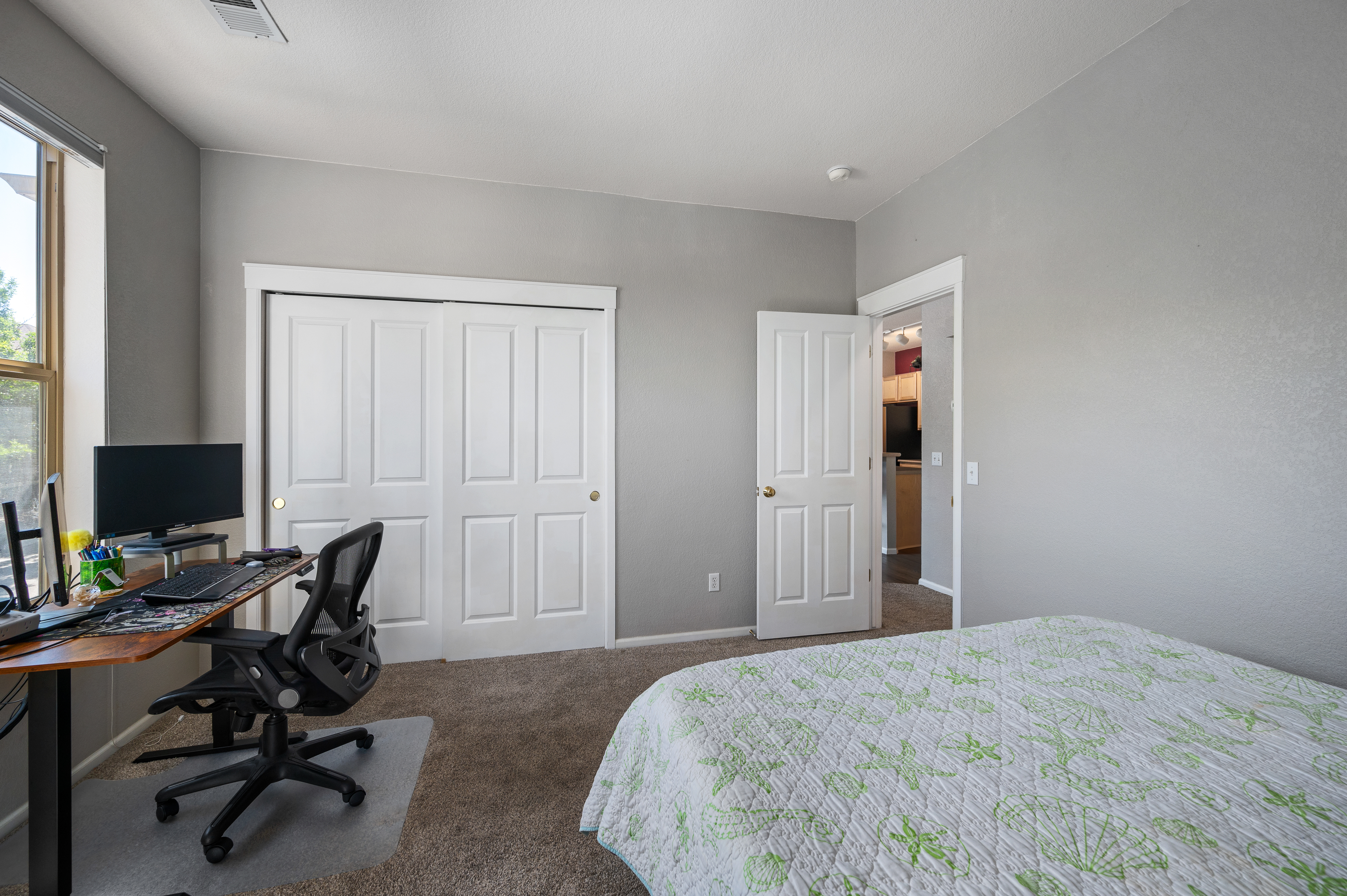  Beautifully Designed 2nd-floor Condo in Sought-after Community of Edgewater Park - 物件實景