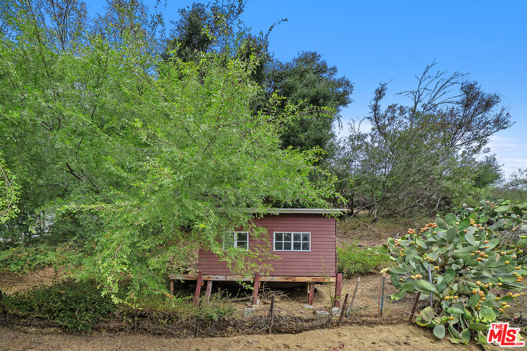 Los Angeles, California, 90077, United States, 2 Bedrooms Bedrooms, ,1 BathroomBathrooms,Residential,For Sale,1938648