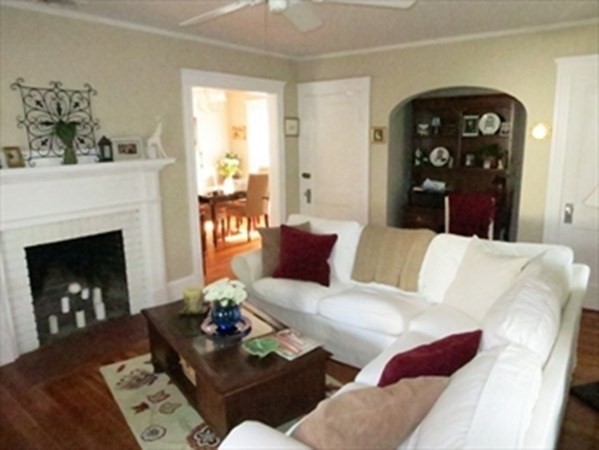 Salem, Massachusetts, 01970, United States, 4 Bedrooms Bedrooms, ,2 BathroomsBathrooms,Residential,For Sale,1846004