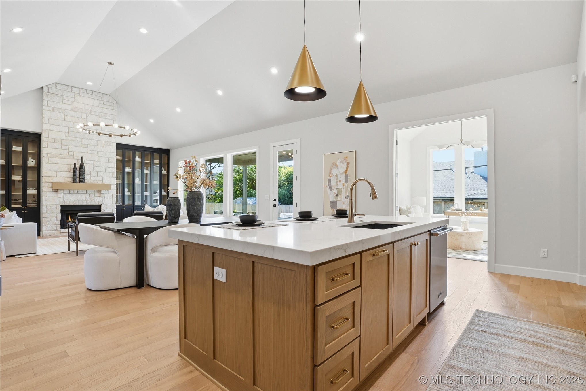 Tulsa, Oklahoma, 74114, United States, 4 Bedrooms Bedrooms, ,5 BathroomsBathrooms,Residential,For Sale,1990982