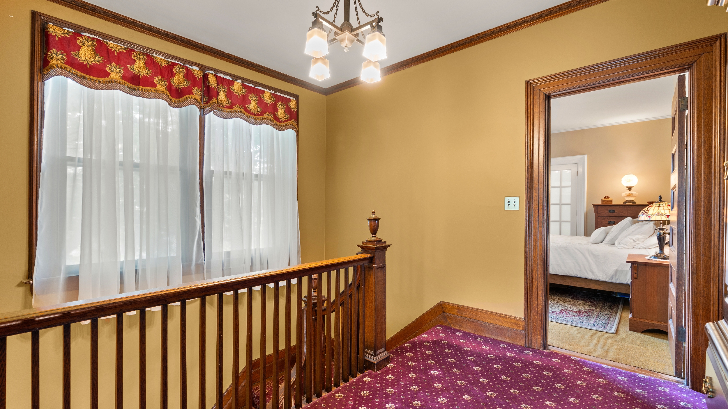  Charming In-Town Victorian with Large Carriage House - 物件實景