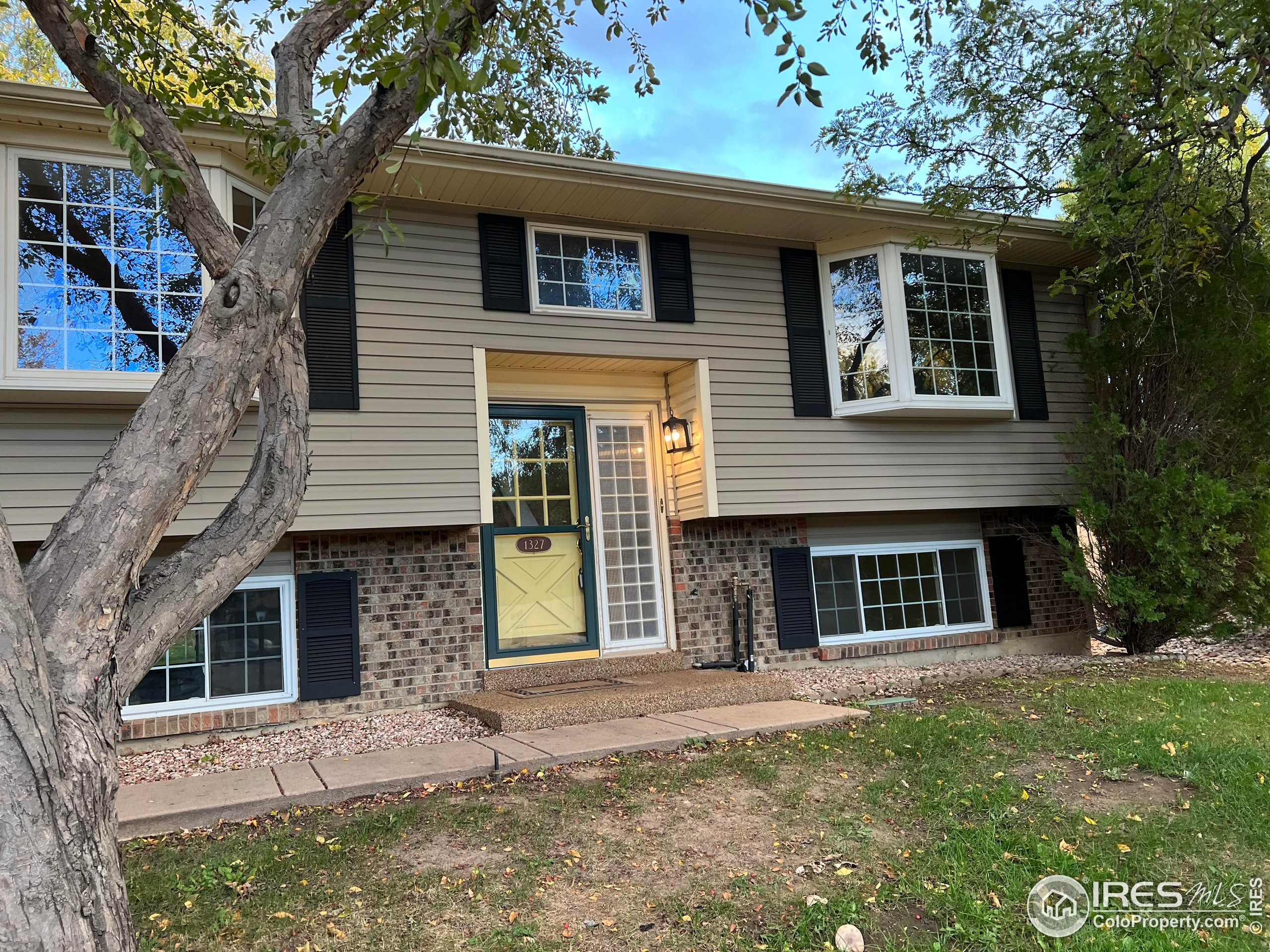 Longmont, Colorado, 80501, United States, 4 Bedrooms Bedrooms, ,2 BathroomsBathrooms,Residential,For Sale,1994687