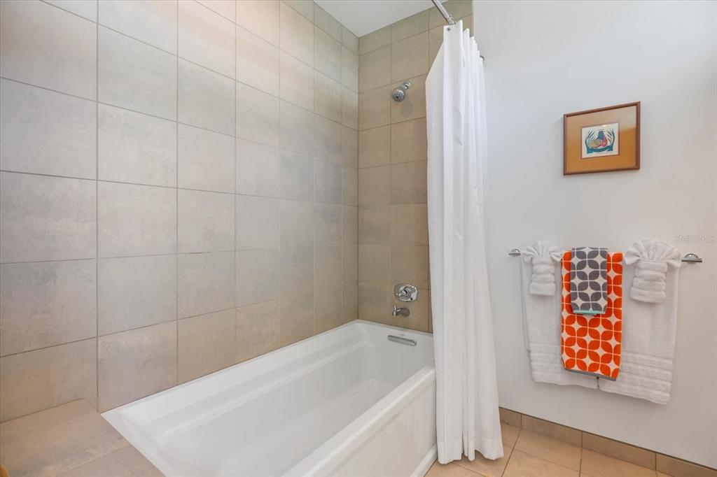 Sarasota, Florida, 34239, United States, 4 Bedrooms Bedrooms, ,5 BathroomsBathrooms,Residential,For Sale,1988202