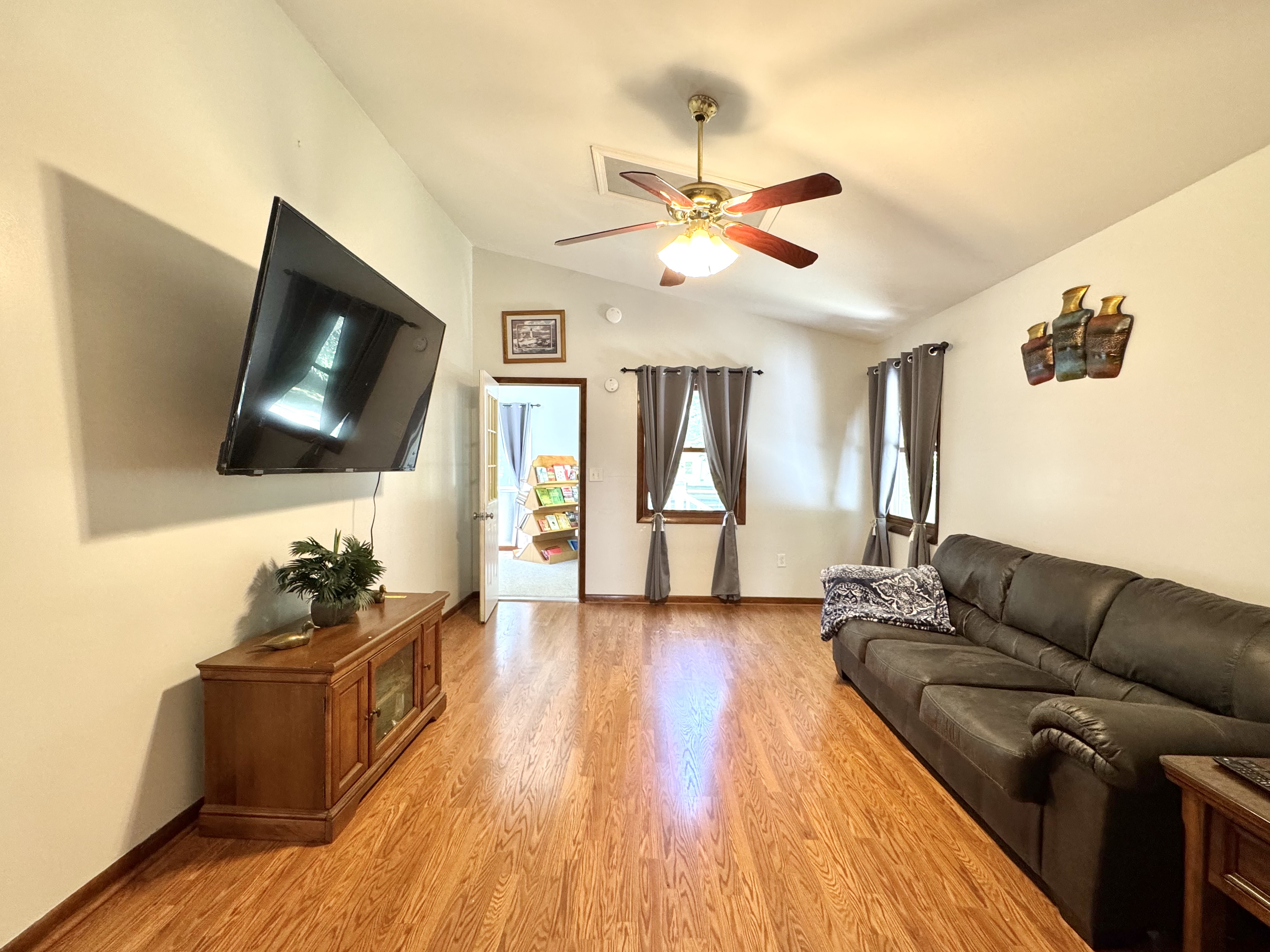 Catskill, New York, 12414, United States, 4 Bedrooms Bedrooms, ,2 BathroomsBathrooms,Residential,For Sale,1978791