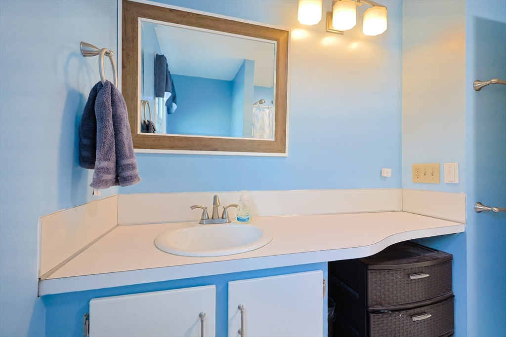 Medway, Massachusetts, 02053, United States, 4 Bedrooms Bedrooms, ,3 BathroomsBathrooms,Residential,For Sale,1991004