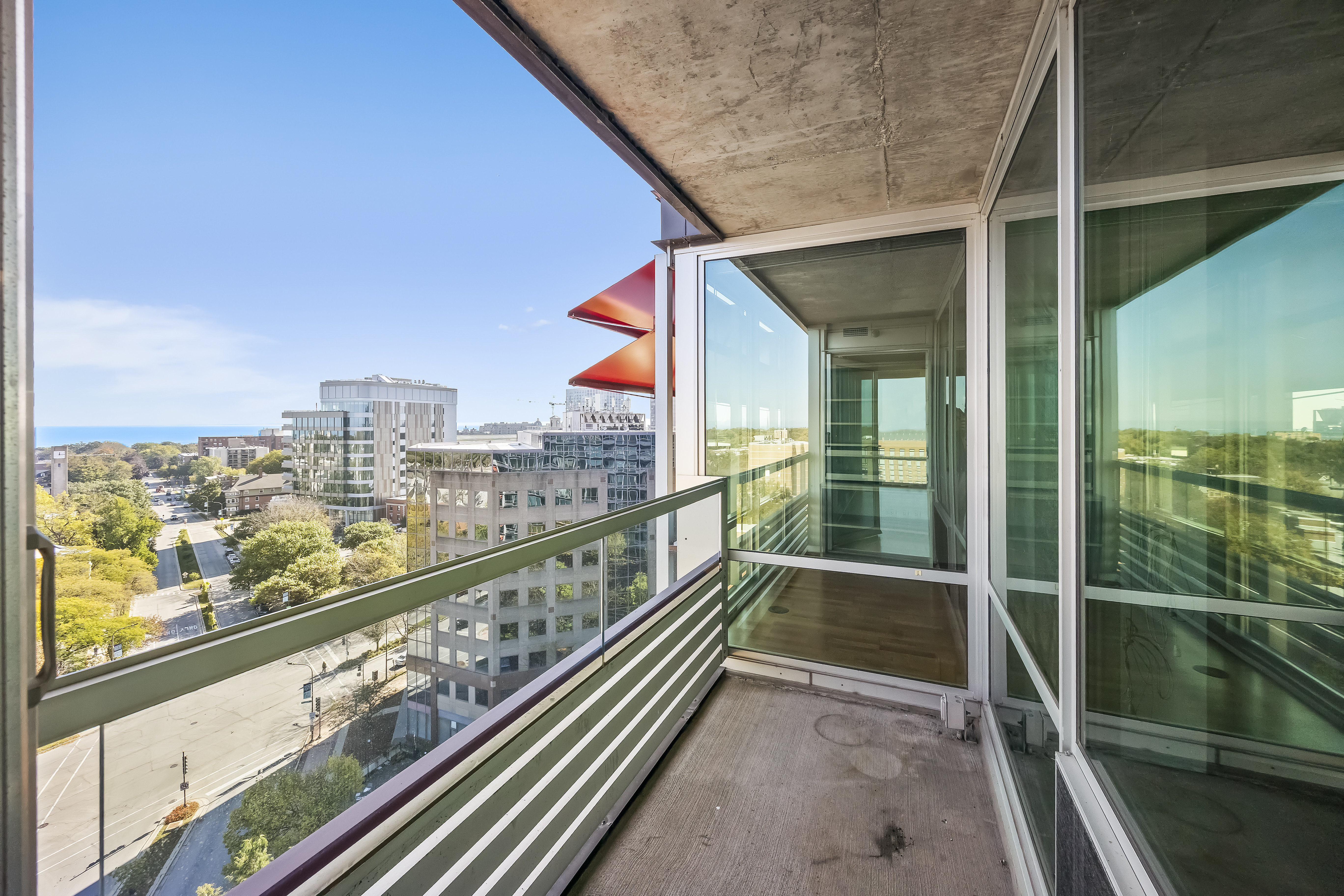  Sun-Filled Corner Unit in Downtown Evanston - 物件實景