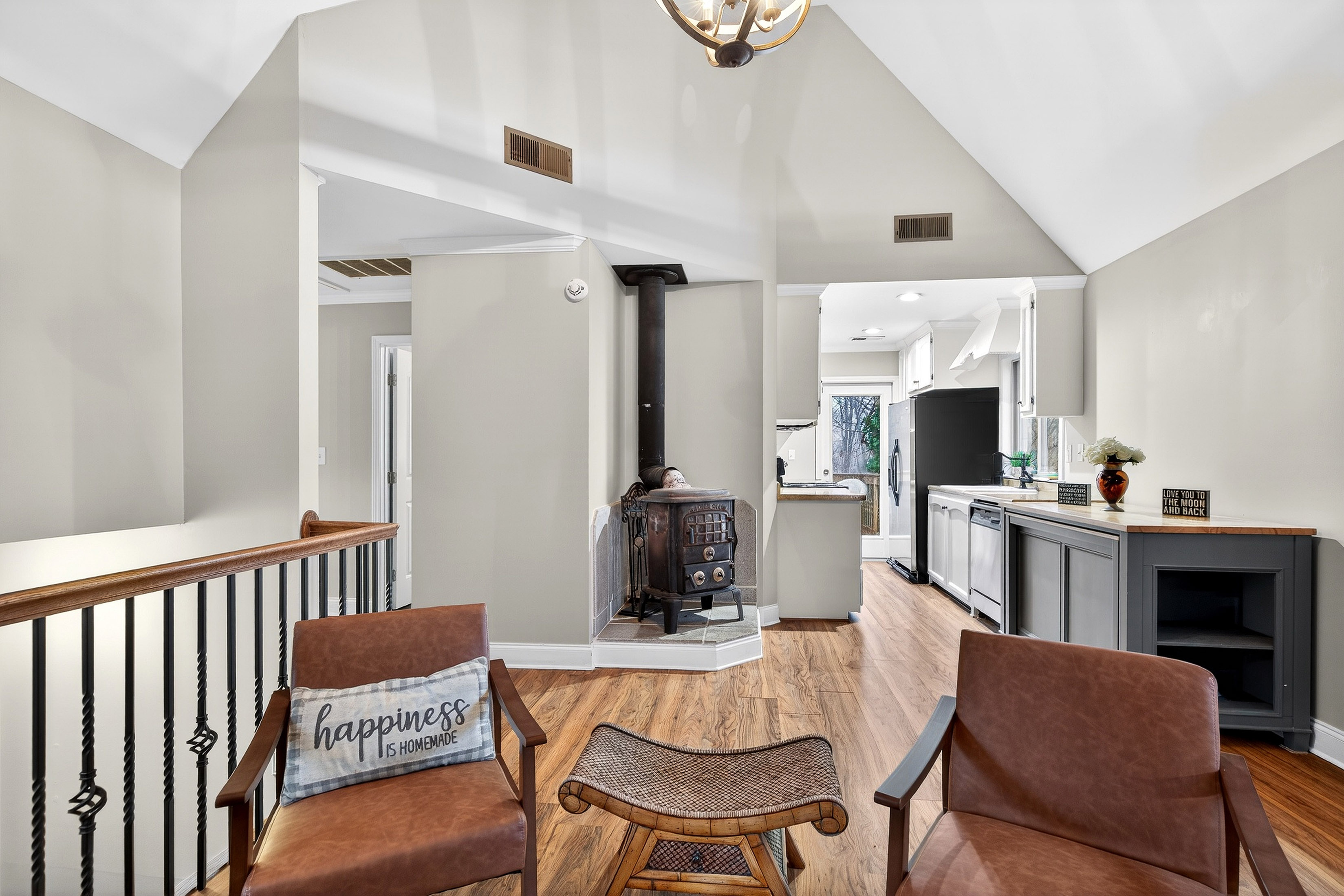  Secluded Sophistication on Over Six Acres with Winding Creek - 物件實景