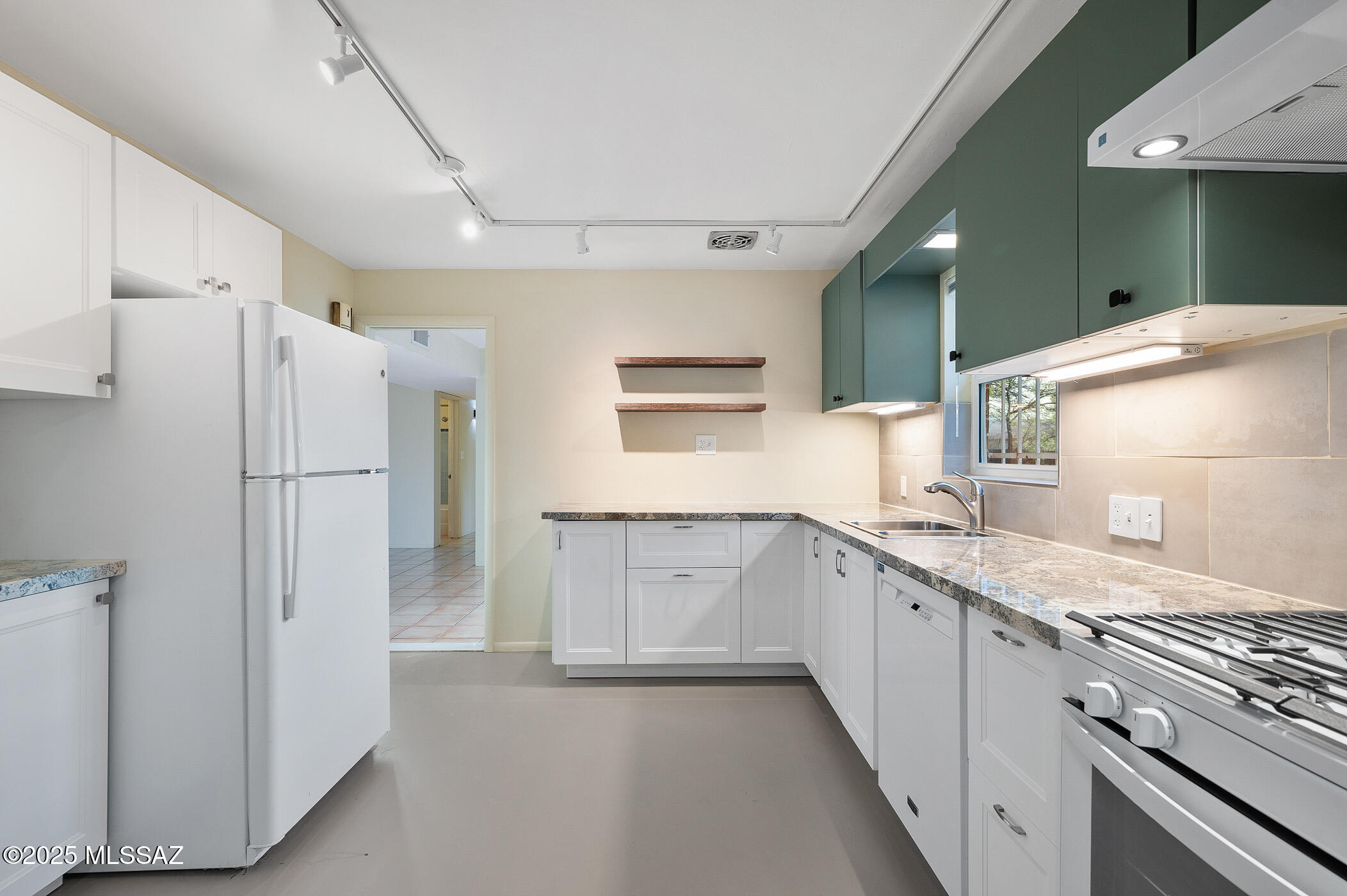 Tucson, Arizona, 85716, United States, 4 Bedrooms Bedrooms, ,4 BathroomsBathrooms,Residential,For Sale,1994782