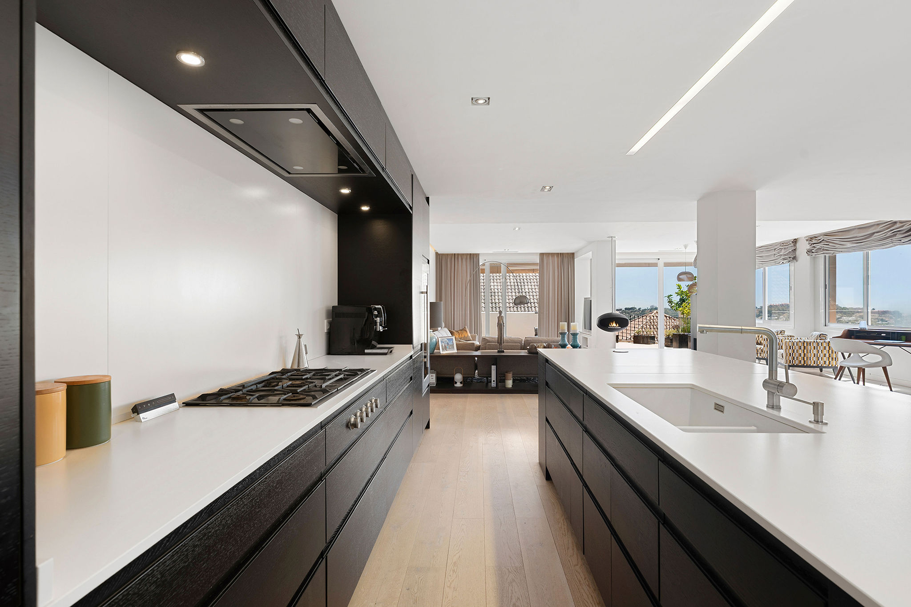  South-Facing duplex apartment with sea views in Nueva Andalucía - 物件實景