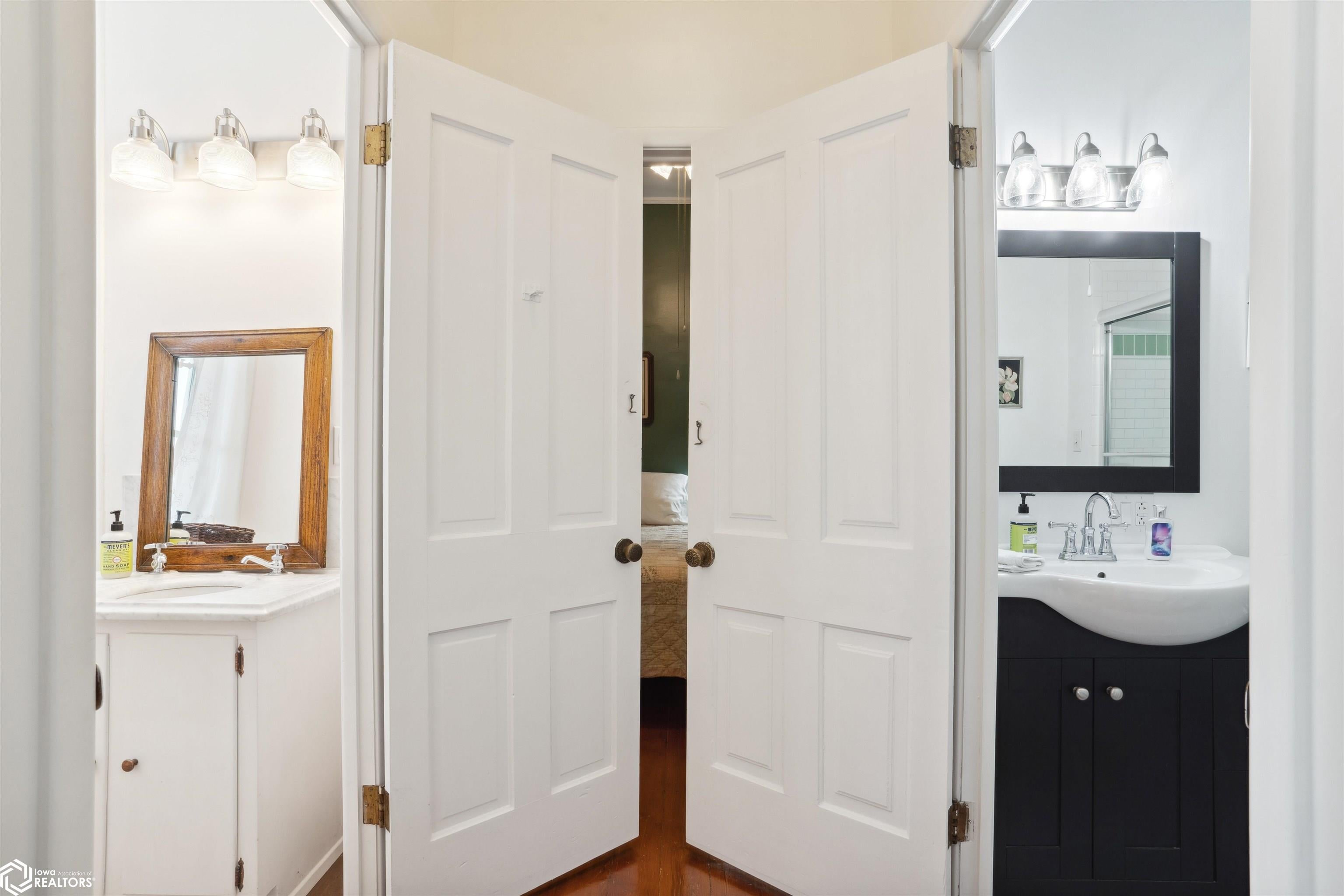 Dallas City, Illinois, 62330, United States, 8 Bedrooms Bedrooms, ,7 BathroomsBathrooms,Residential,For Sale,1980104