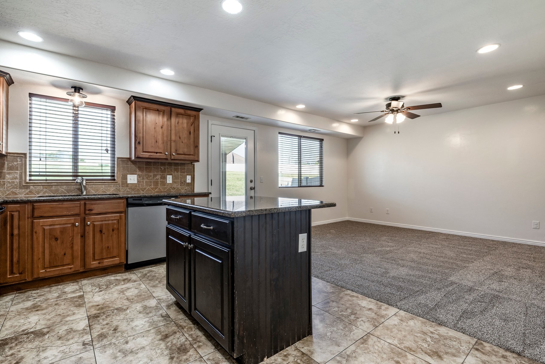  Townhome with Fully Finished Basement - 物件實景
