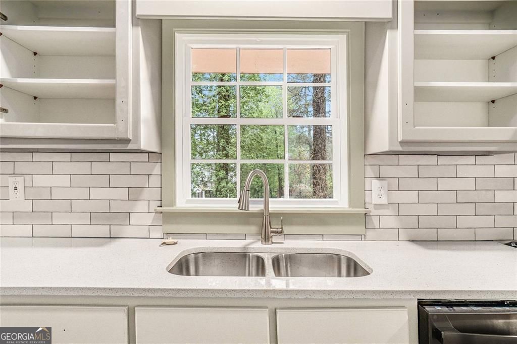 Doraville, Georgia, 30360, United States, 3 Bedrooms Bedrooms, ,2 BathroomsBathrooms,Residential,For Sale,1859091