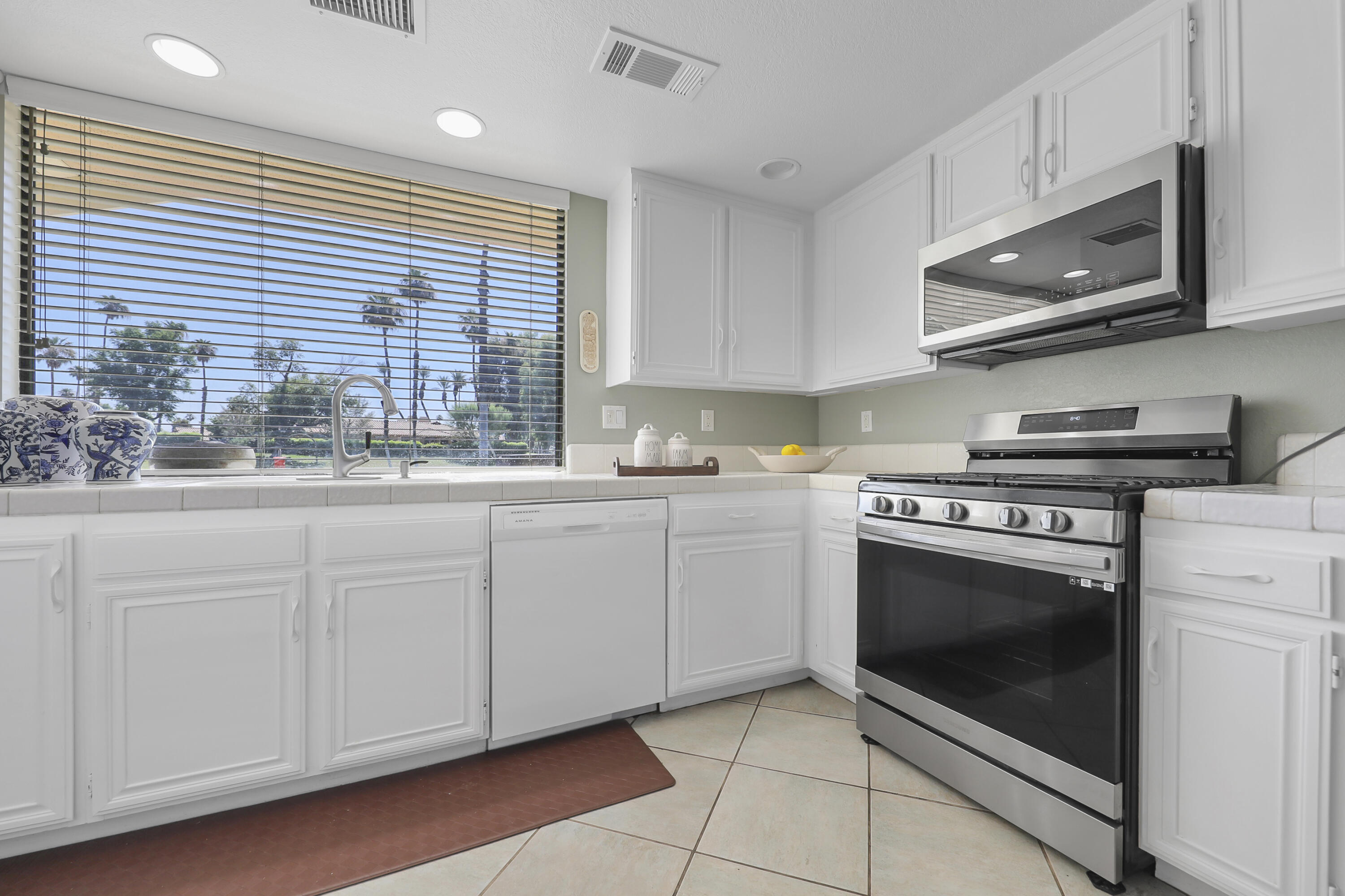 Palm Desert, California, 92260, United States, 2 Bedrooms Bedrooms, ,2 BathroomsBathrooms,Residential,For Sale,1865195