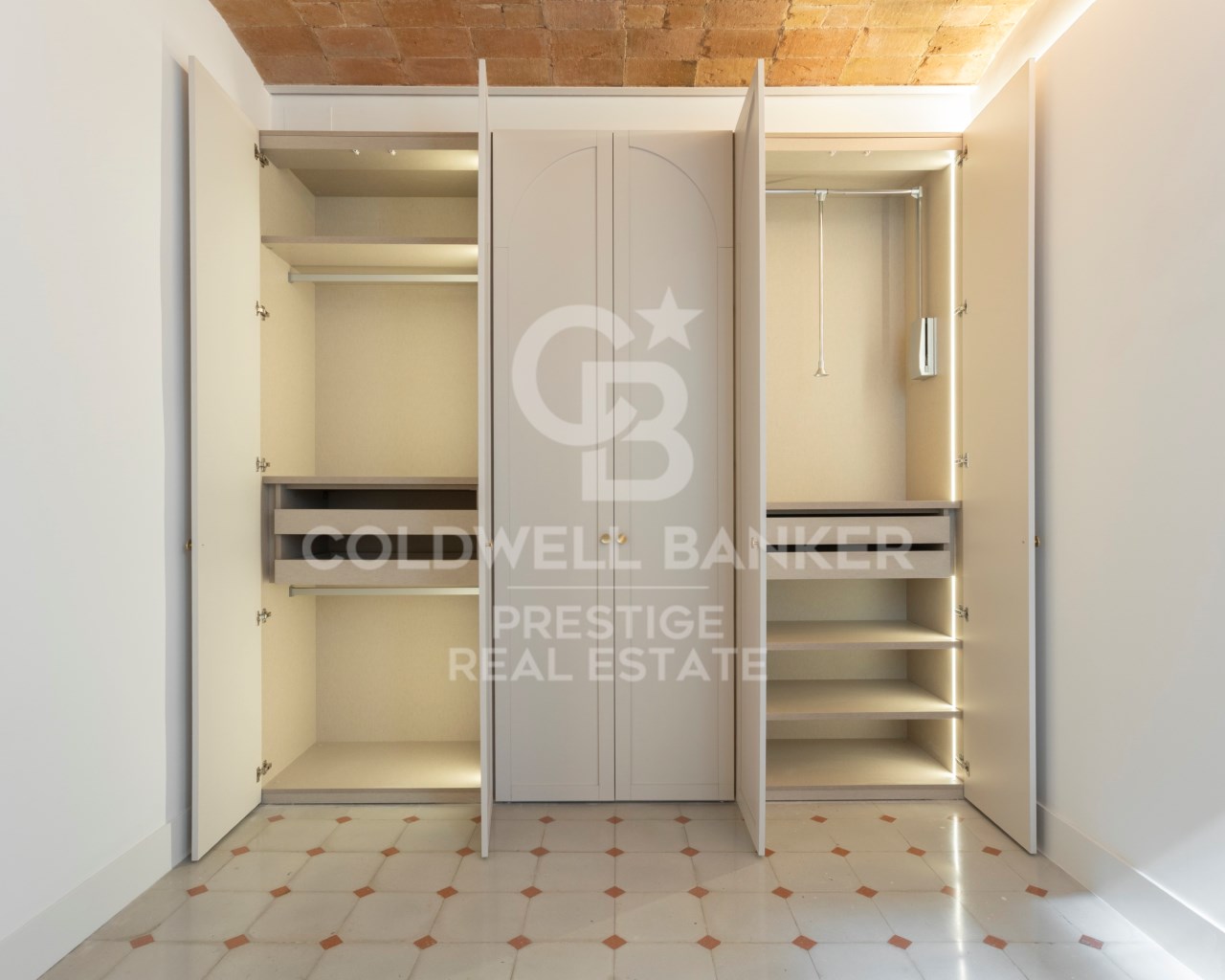 Barcelona, Catalonia, ES, 3 Bedrooms Bedrooms, ,2 BathroomsBathrooms,Residential,For Sale,1794686
